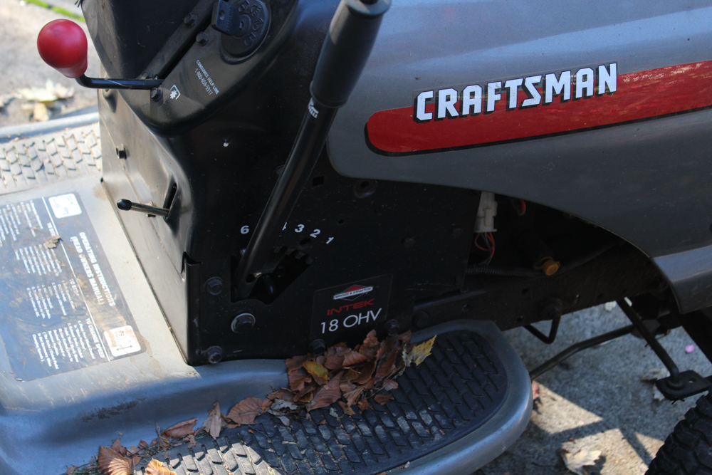 Craftsman LT2000 Lawn Mower