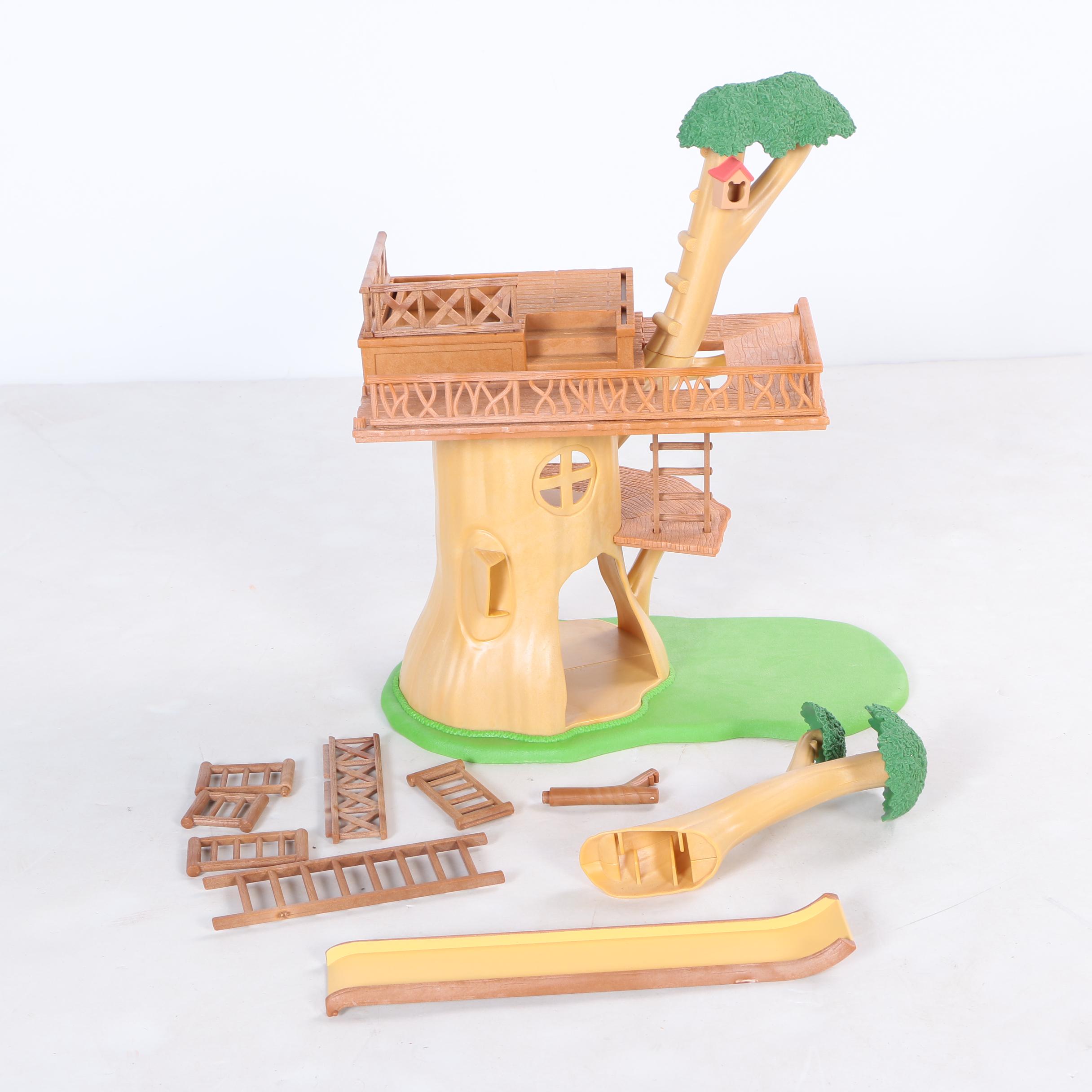 Dollhouses with Furniture and Accessories