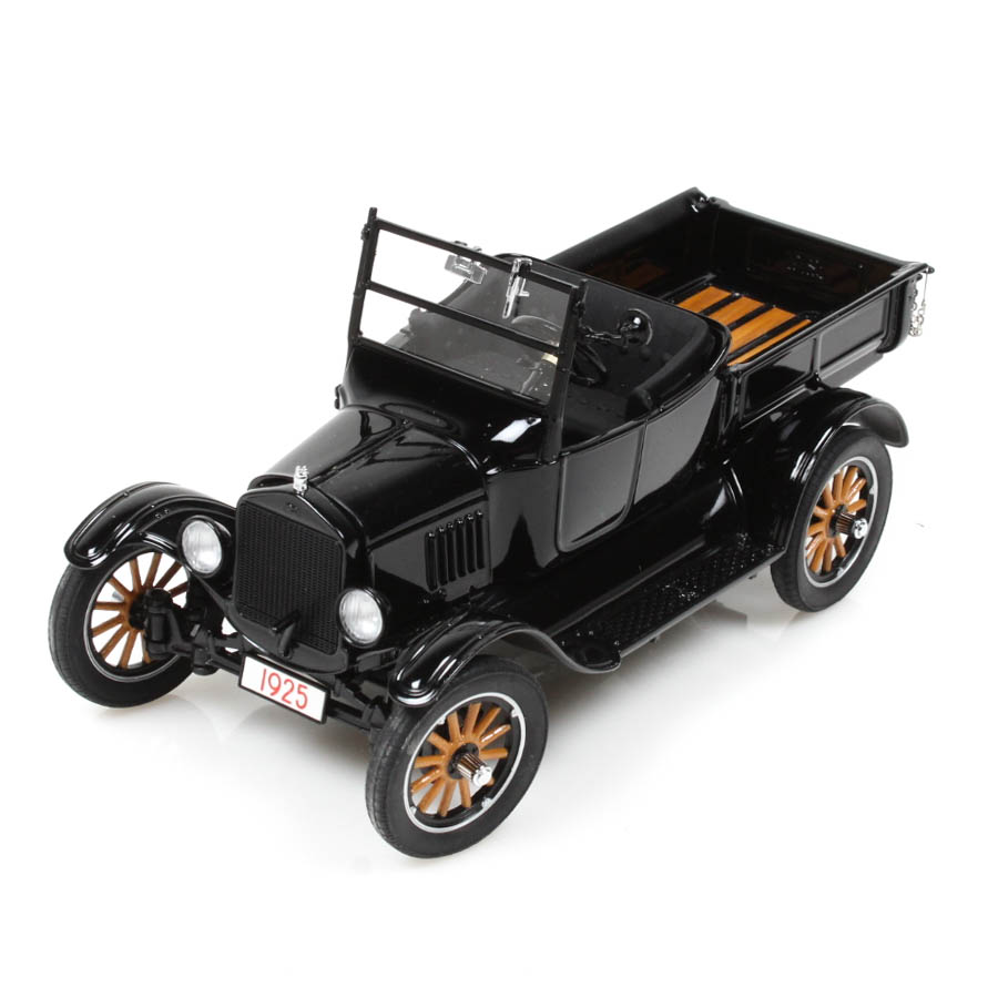 Danbury Mint 1925 Ford Model T Runabout Die Cast Car