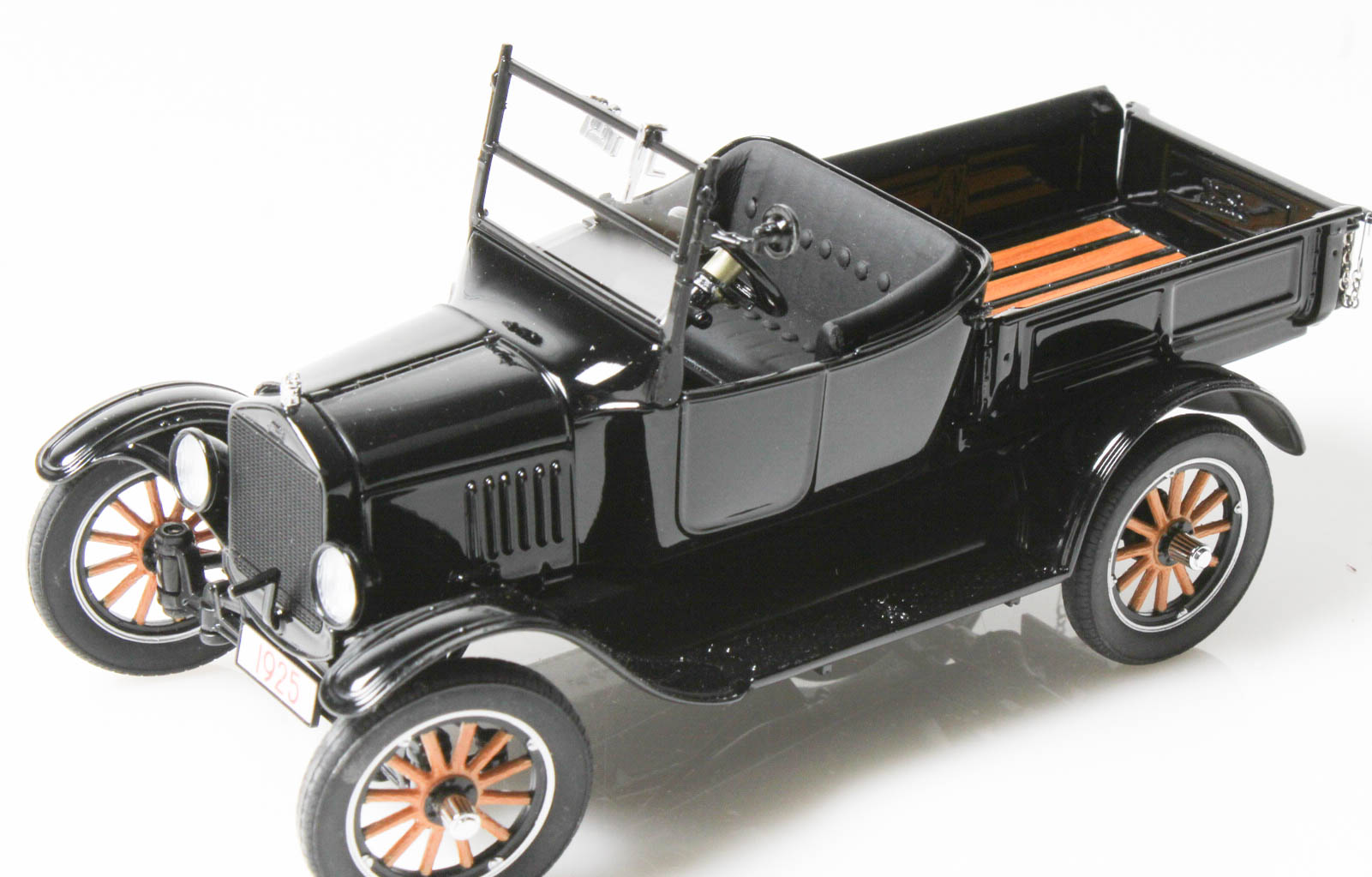 Danbury Mint 1925 Ford Model T Runabout Die Cast Car