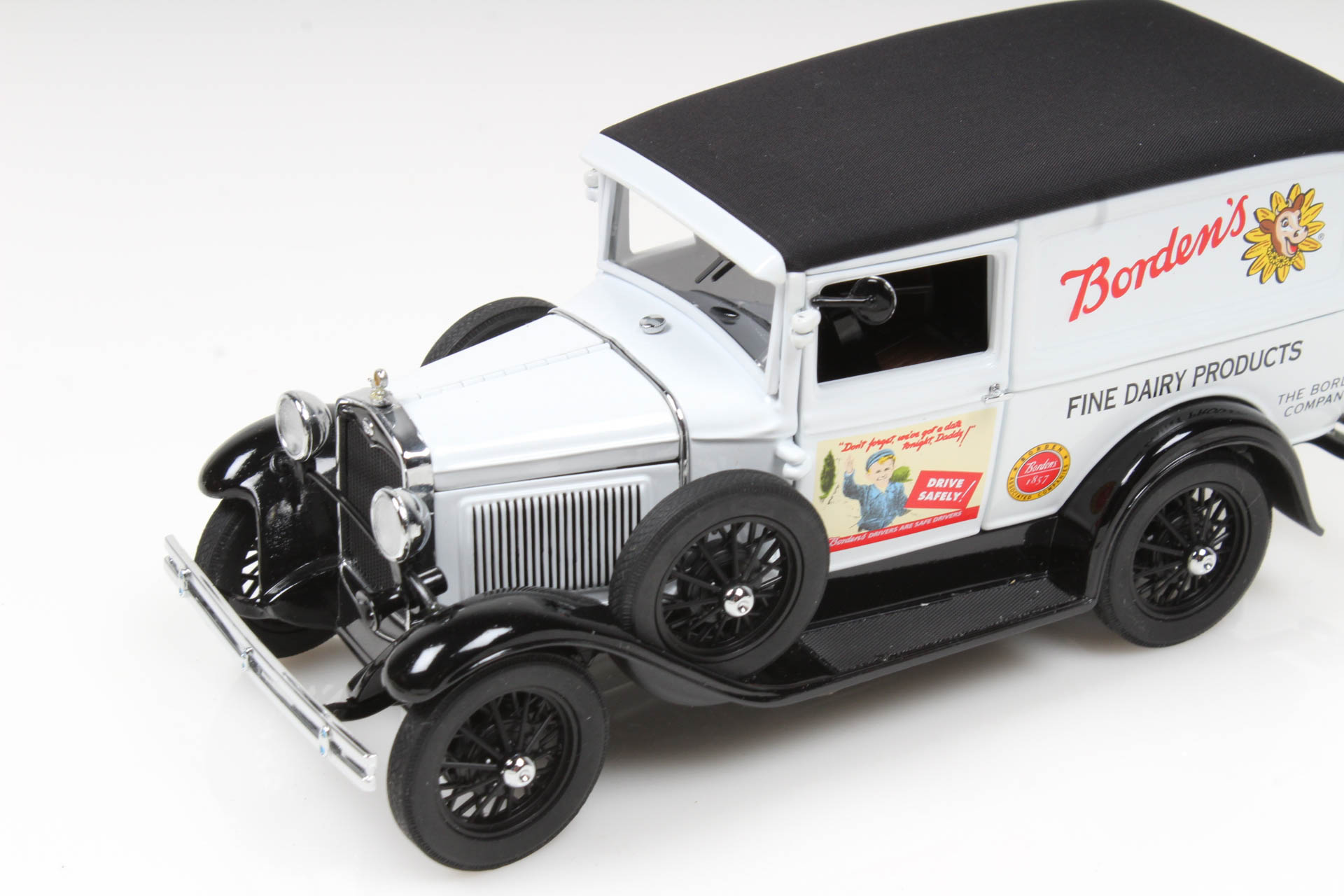 Danbury Mint Die Cast 1930s Borden's Milk Truck