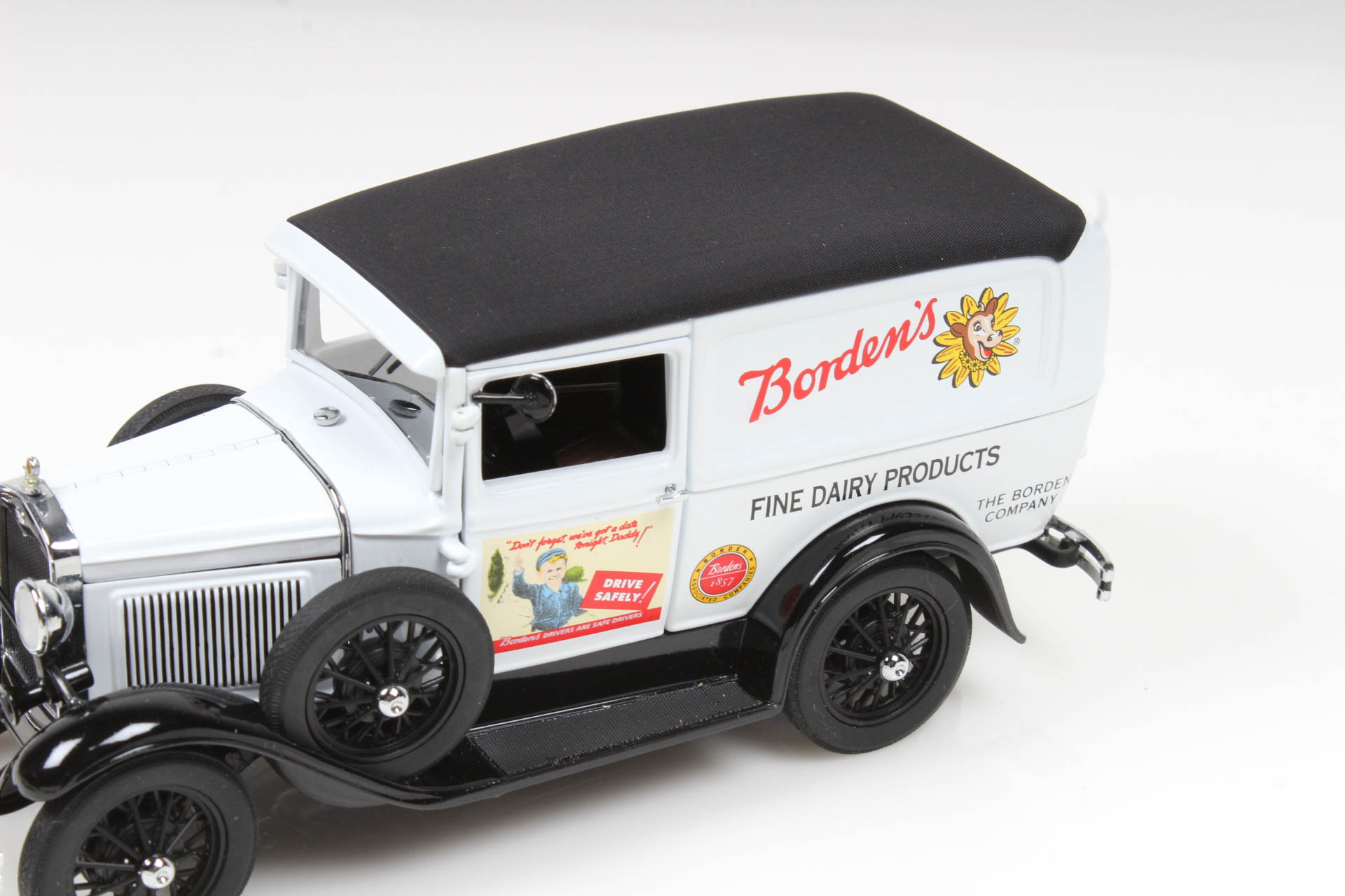 Danbury Mint Die Cast 1930s Borden's Milk Truck