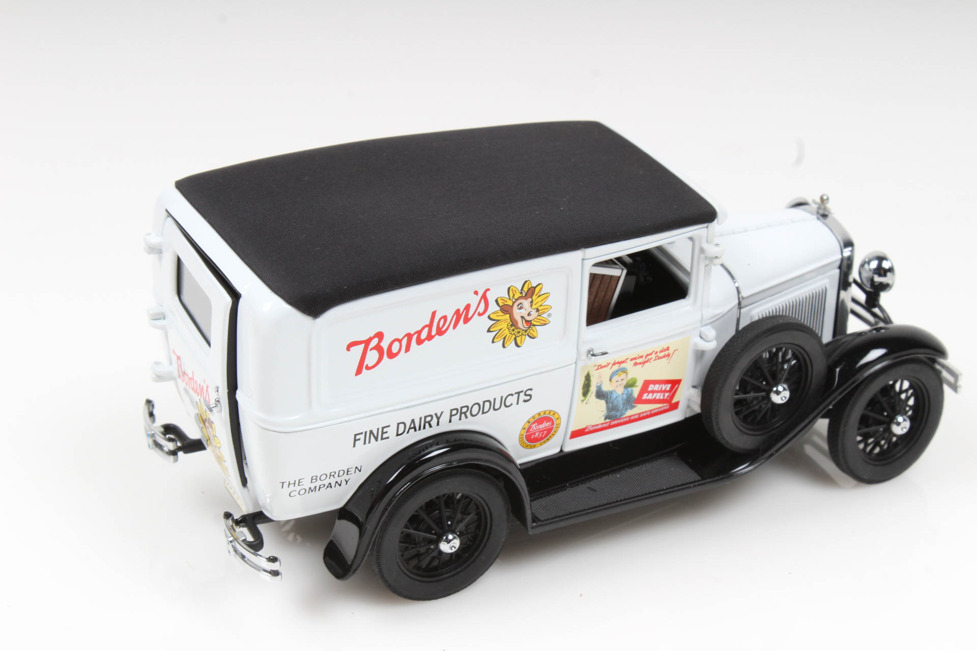 Danbury Mint Die Cast 1930s Borden's Milk Truck