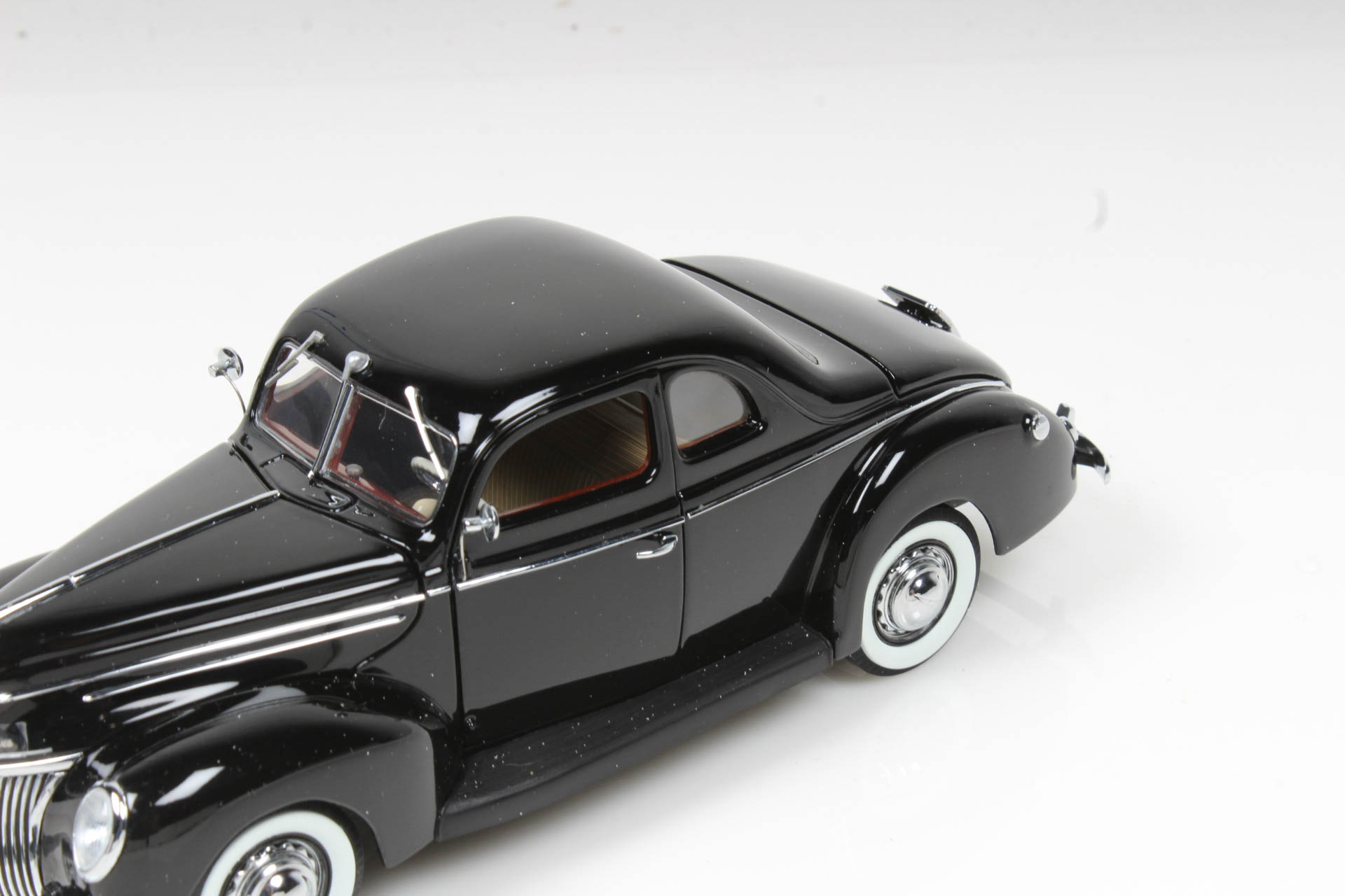 Danbury Mint 1939 Ford Deluxe Coupe Die Cast Car