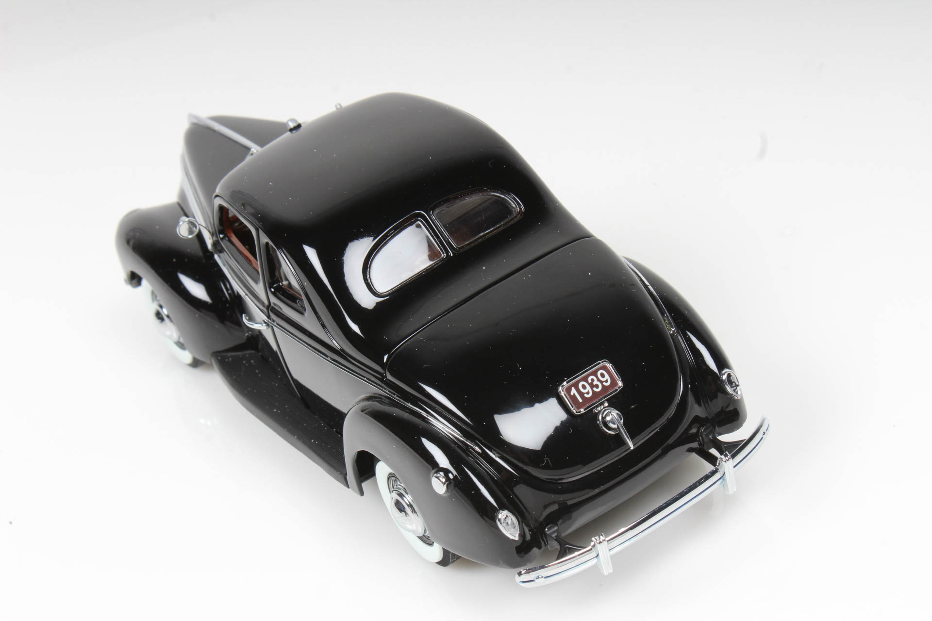 Danbury Mint 1939 Ford Deluxe Coupe Die Cast Car