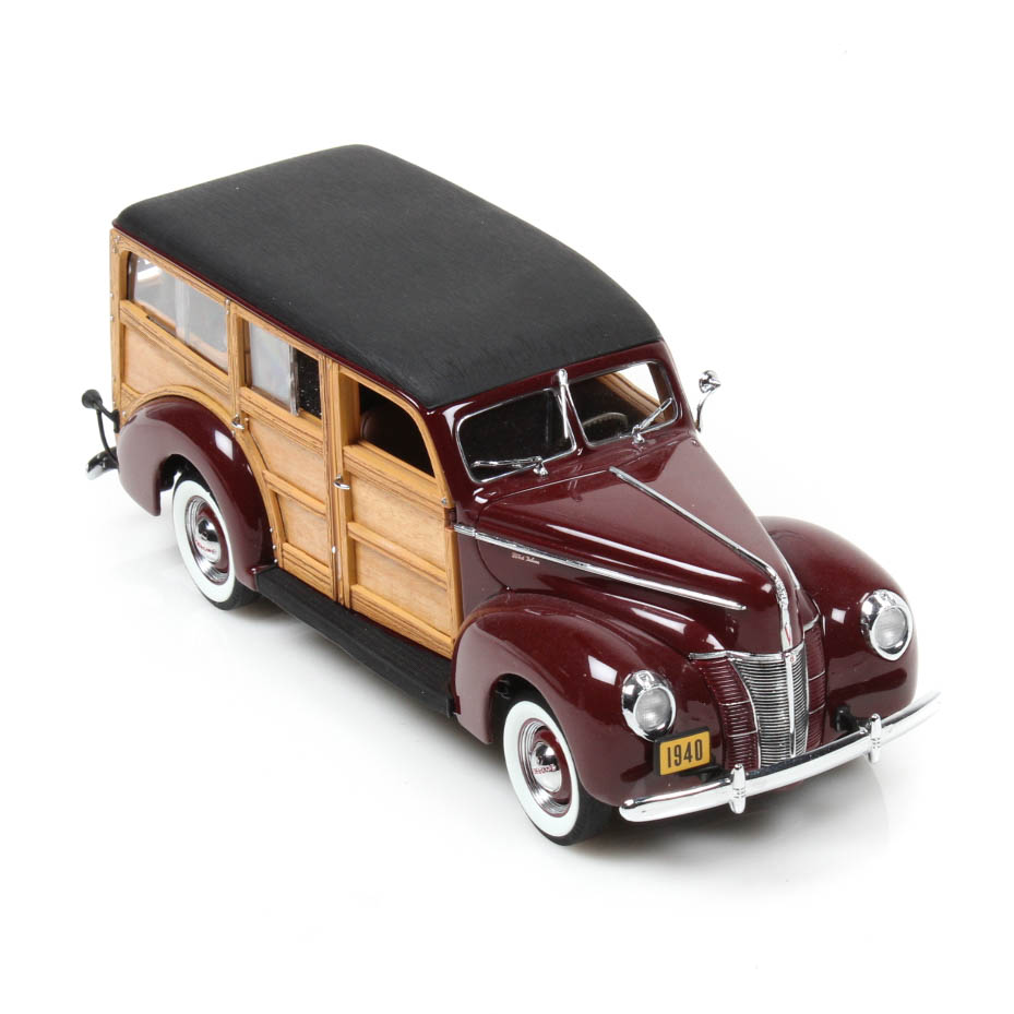Danbury Mint 1940 Ford DeLuxe Station Wagon Die Cast Car