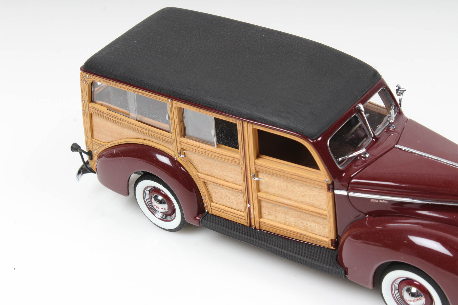 Danbury Mint 1940 Ford DeLuxe Station Wagon Die Cast Car