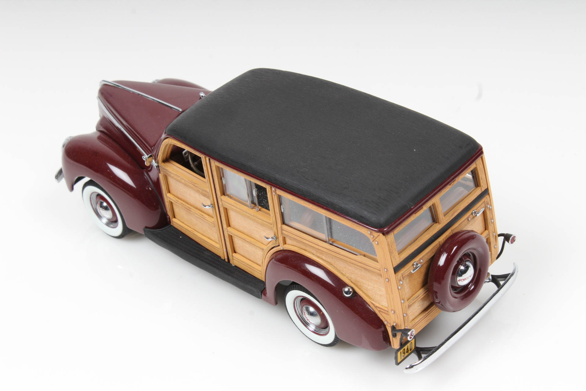 Danbury Mint 1940 Ford DeLuxe Station Wagon Die Cast Car