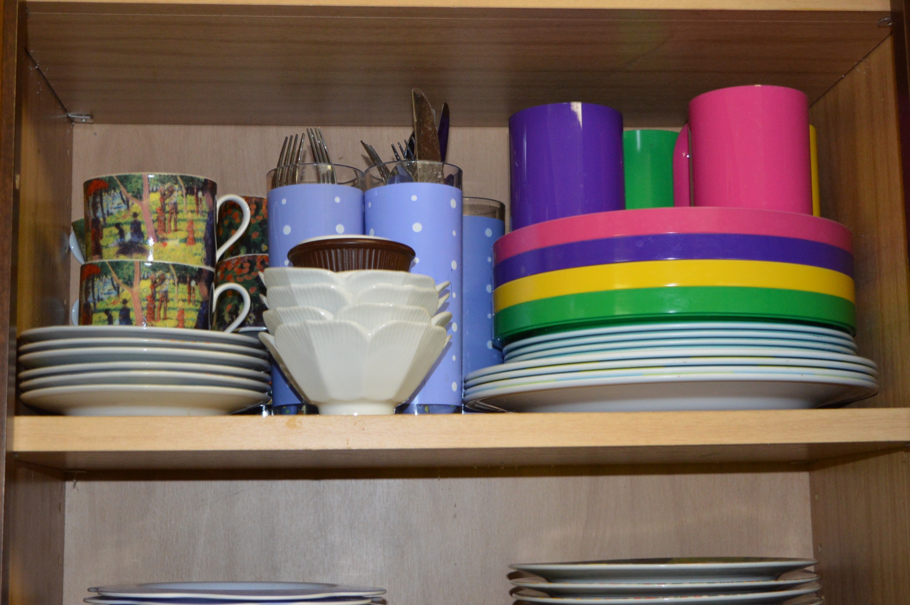 Cabinet Collection with Georges Seurat's Dishware