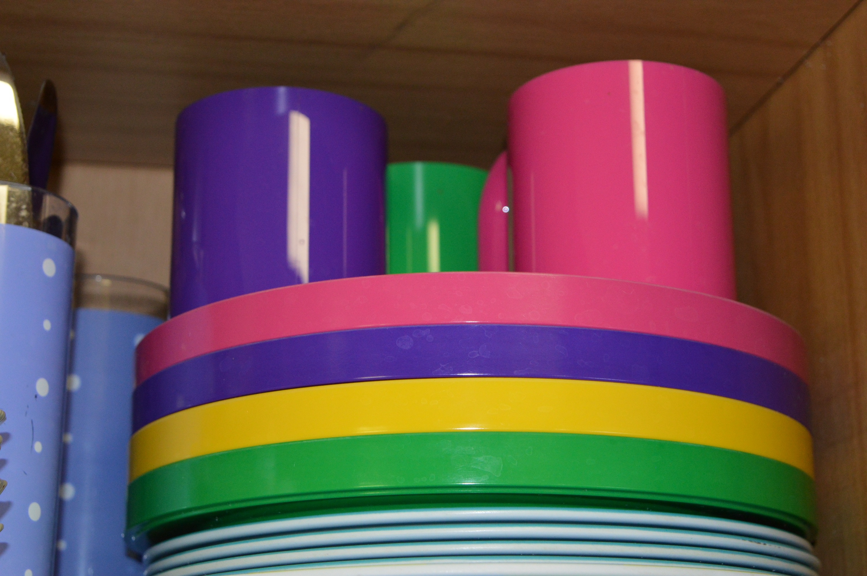 Cabinet Collection with Georges Seurat's Dishware