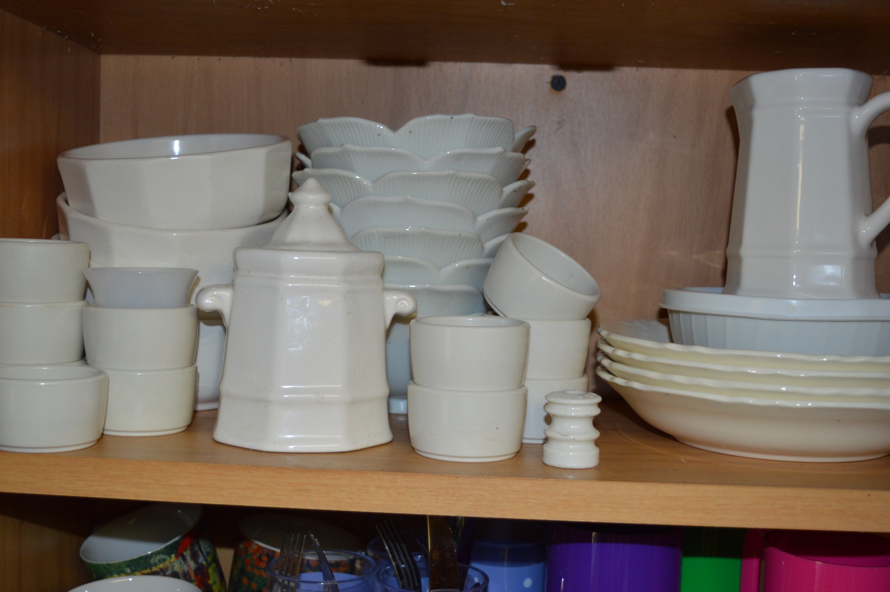Cabinet Collection with Georges Seurat's Dishware