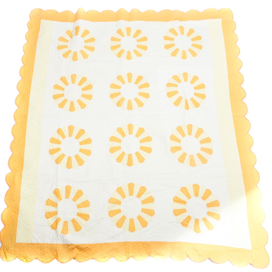 Vintage Hand Appliqued "Dresden Plate" Quilt