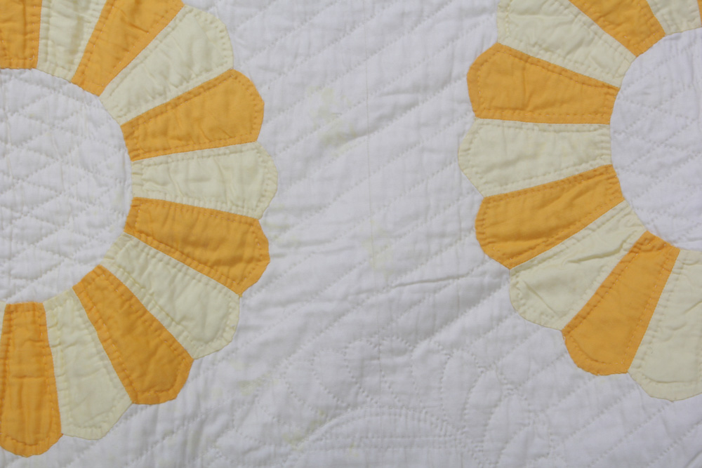 Vintage Hand Appliqued "Dresden Plate" Quilt