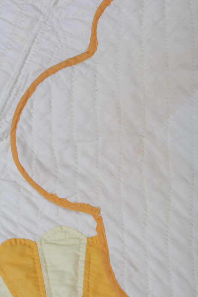 Vintage Hand Appliqued "Dresden Plate" Quilt