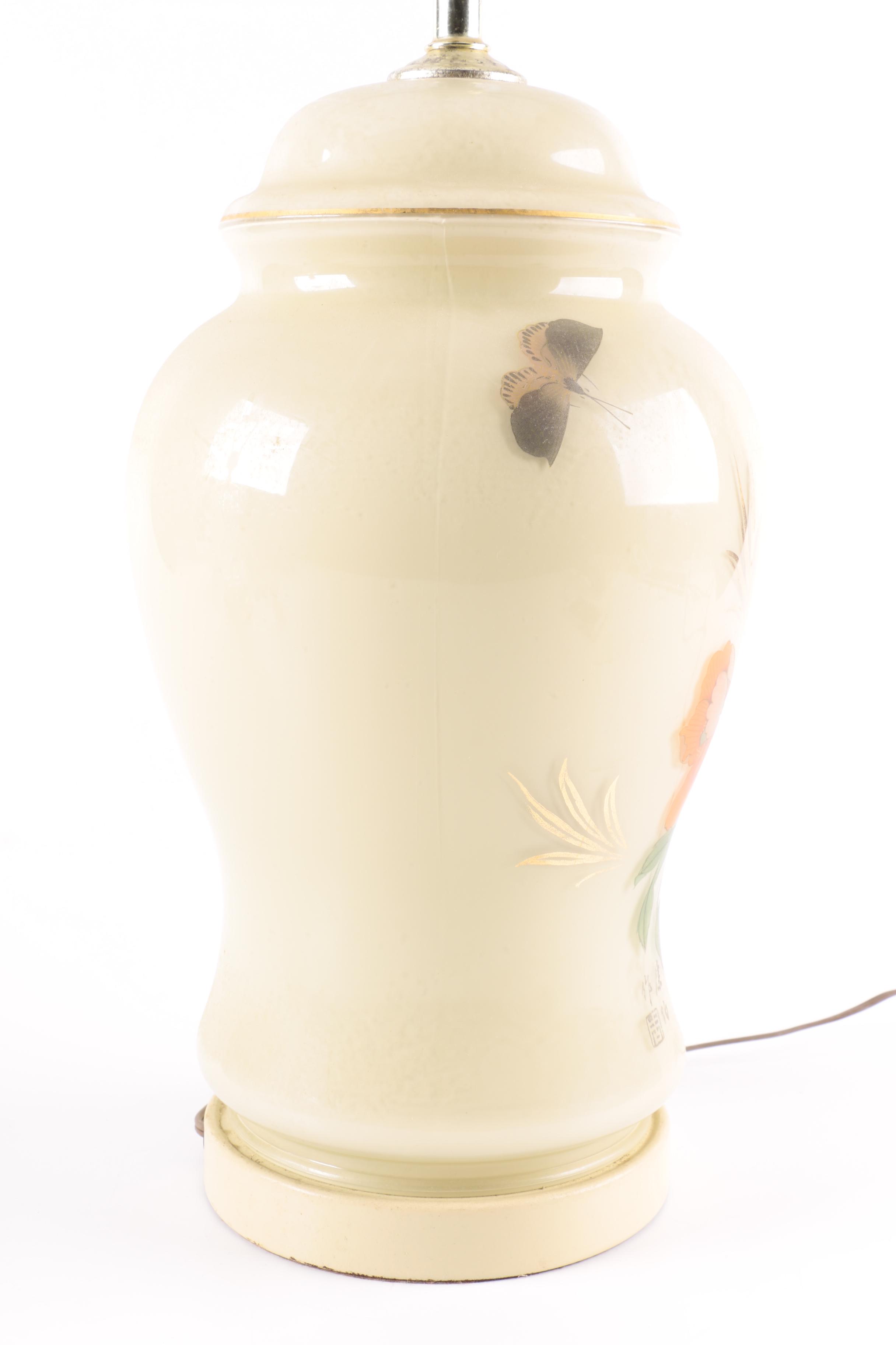 Chinese Ceramic Floral Pattern Table Lamp