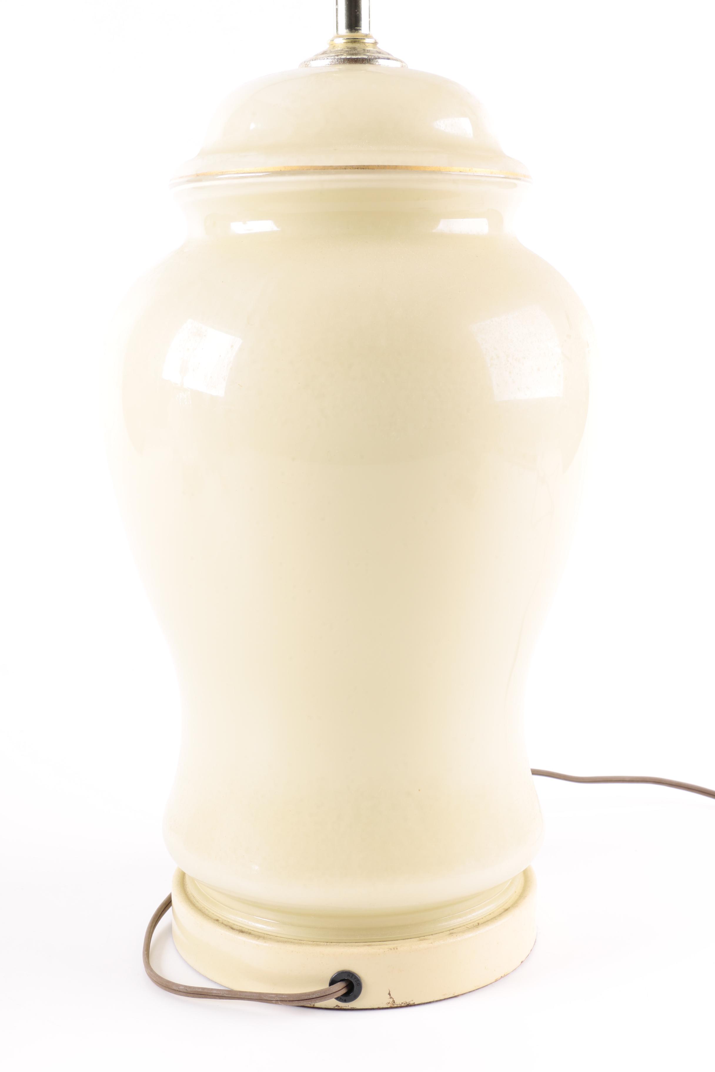 Chinese Ceramic Floral Pattern Table Lamp