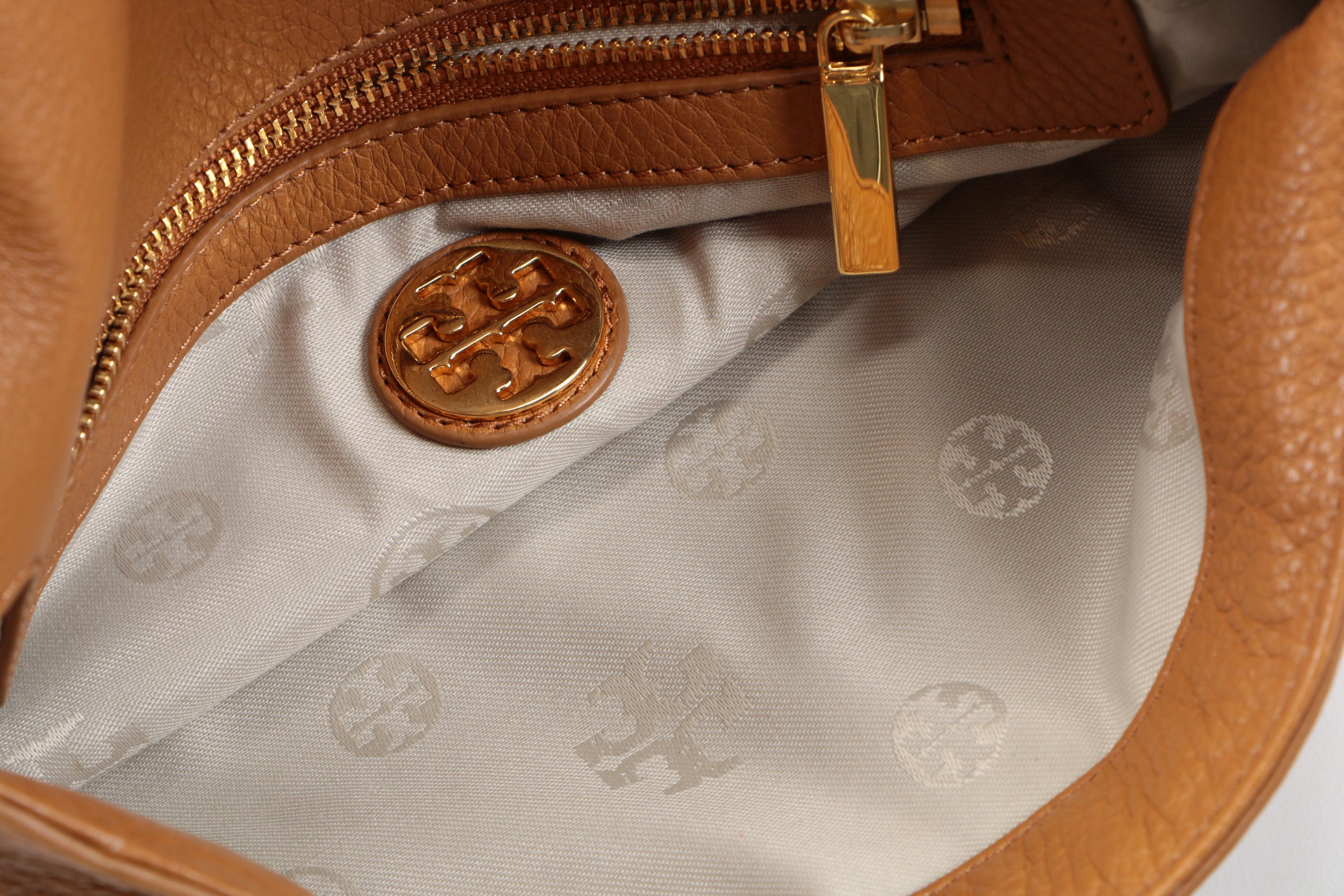 Tory Burch Amanda Logo Clutch
