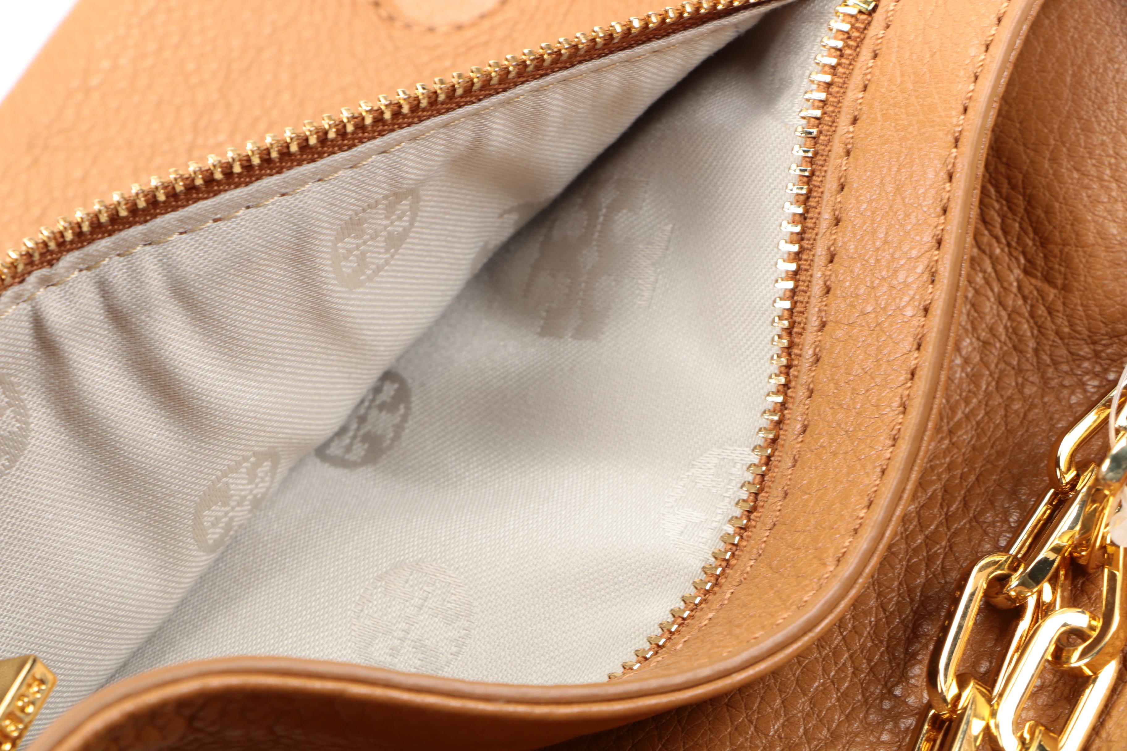 Tory Burch Amanda Logo Clutch