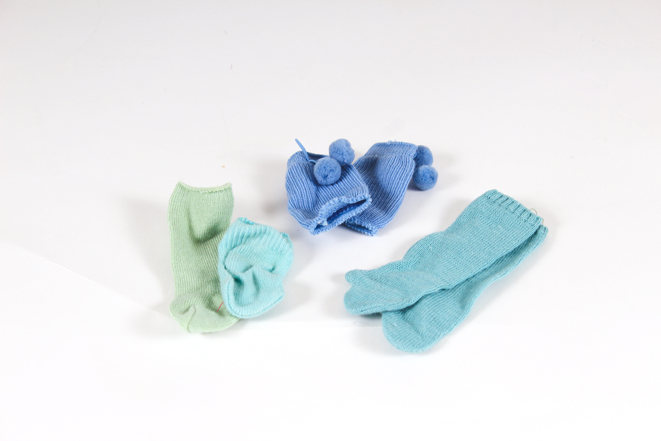 American Girl Doll "Mia" with Doll Clothing Collection