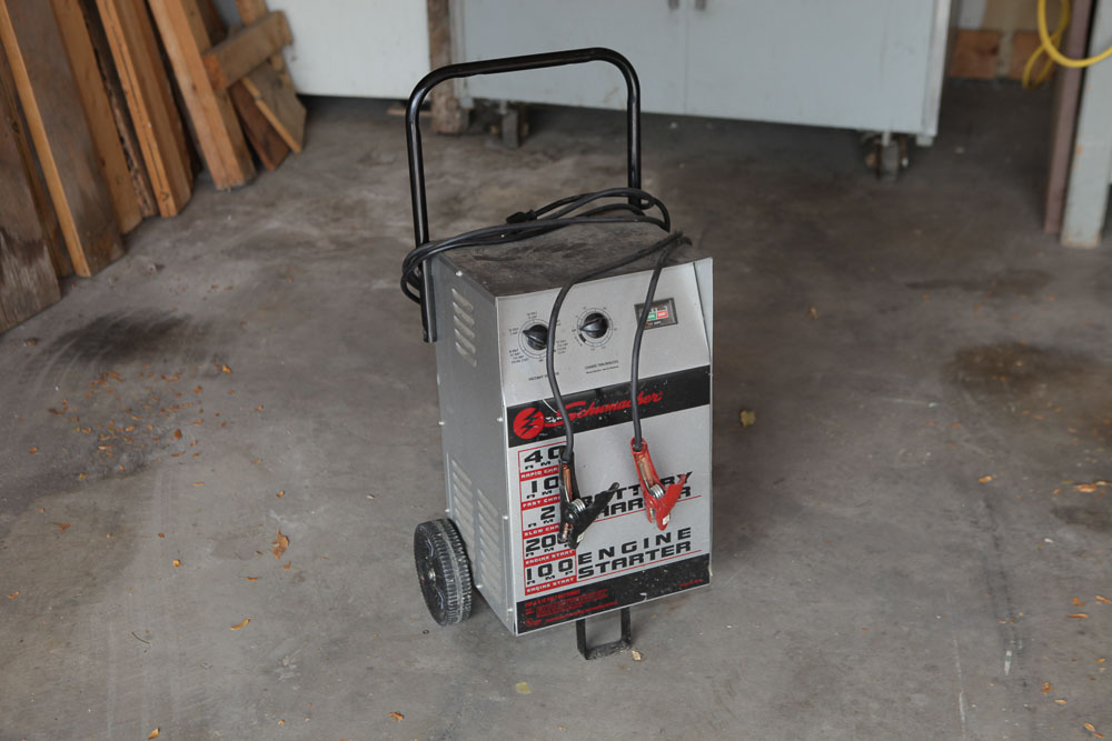 Schumacher SE-4220 Battery Charger/Engine Starter
