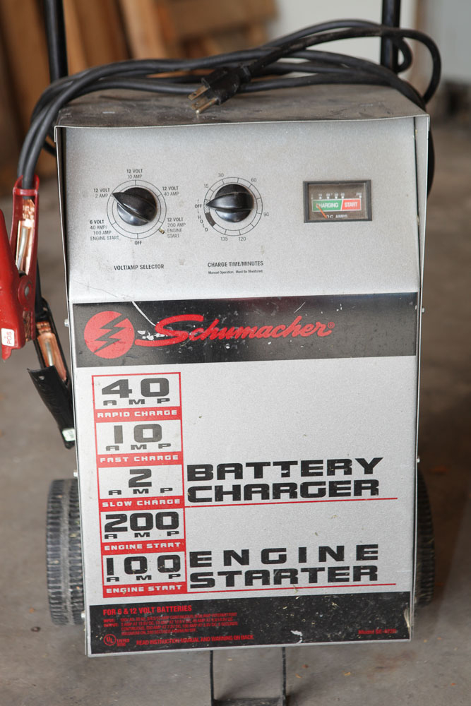 Schumacher SE-4220 Battery Charger/Engine Starter