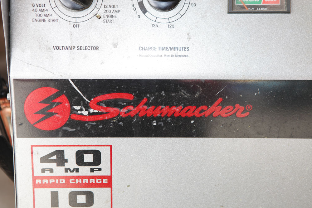 Schumacher SE-4220 Battery Charger/Engine Starter