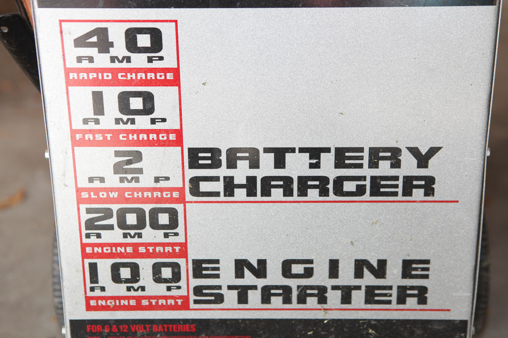 Schumacher SE-4220 Battery Charger/Engine Starter
