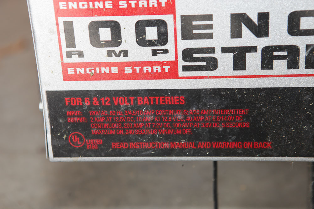 Schumacher SE-4220 Battery Charger/Engine Starter