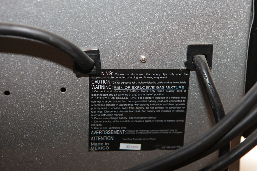 Schumacher SE-4220 Battery Charger/Engine Starter