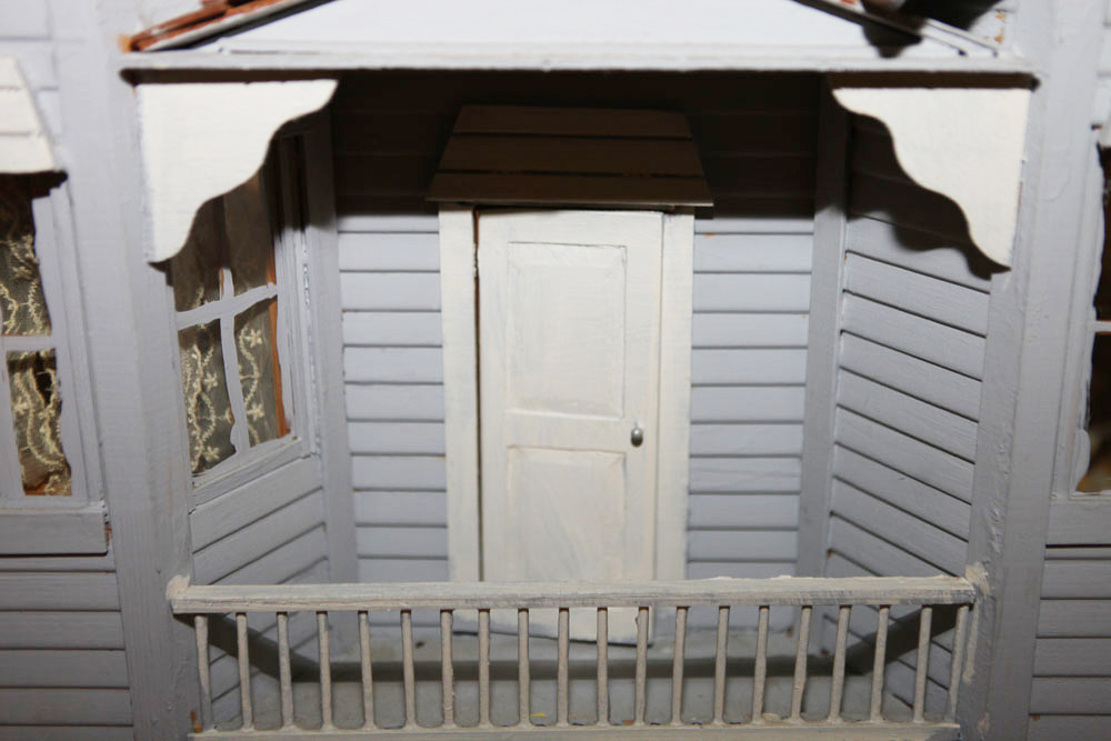 Victorian Style Dollhouse