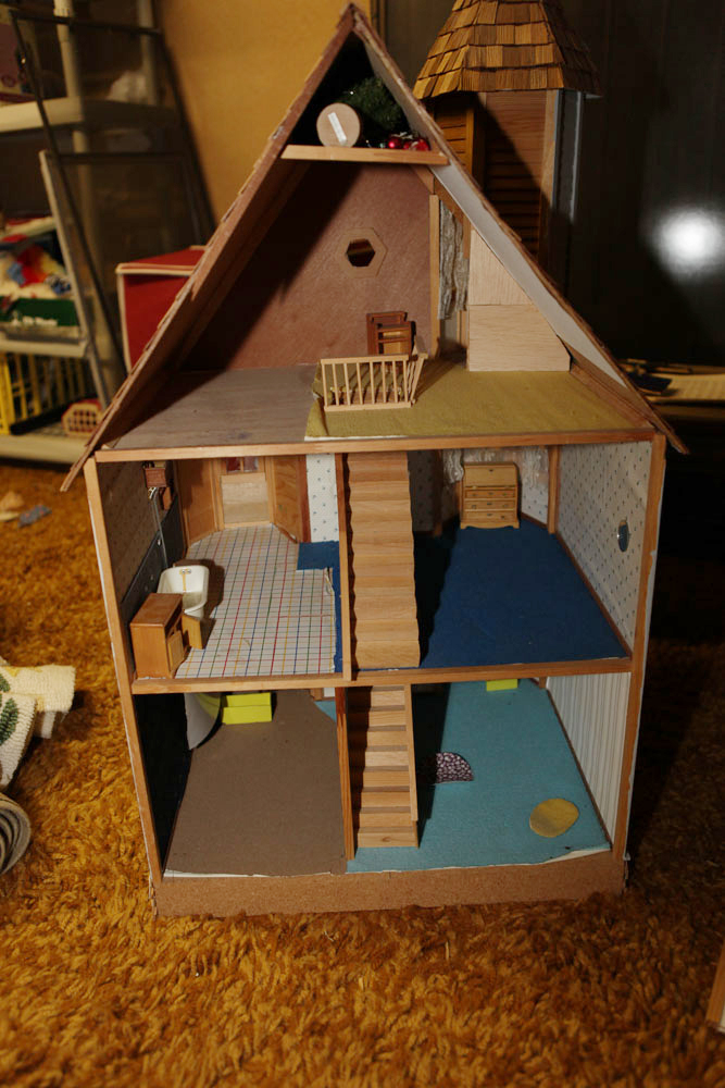 Victorian Style Dollhouse