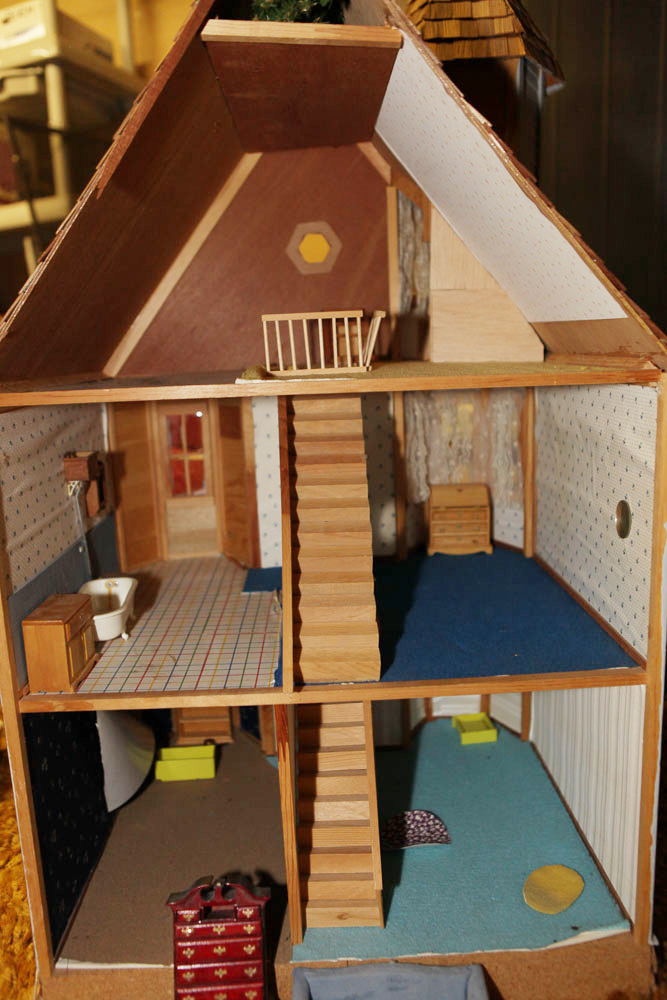 Victorian Style Dollhouse