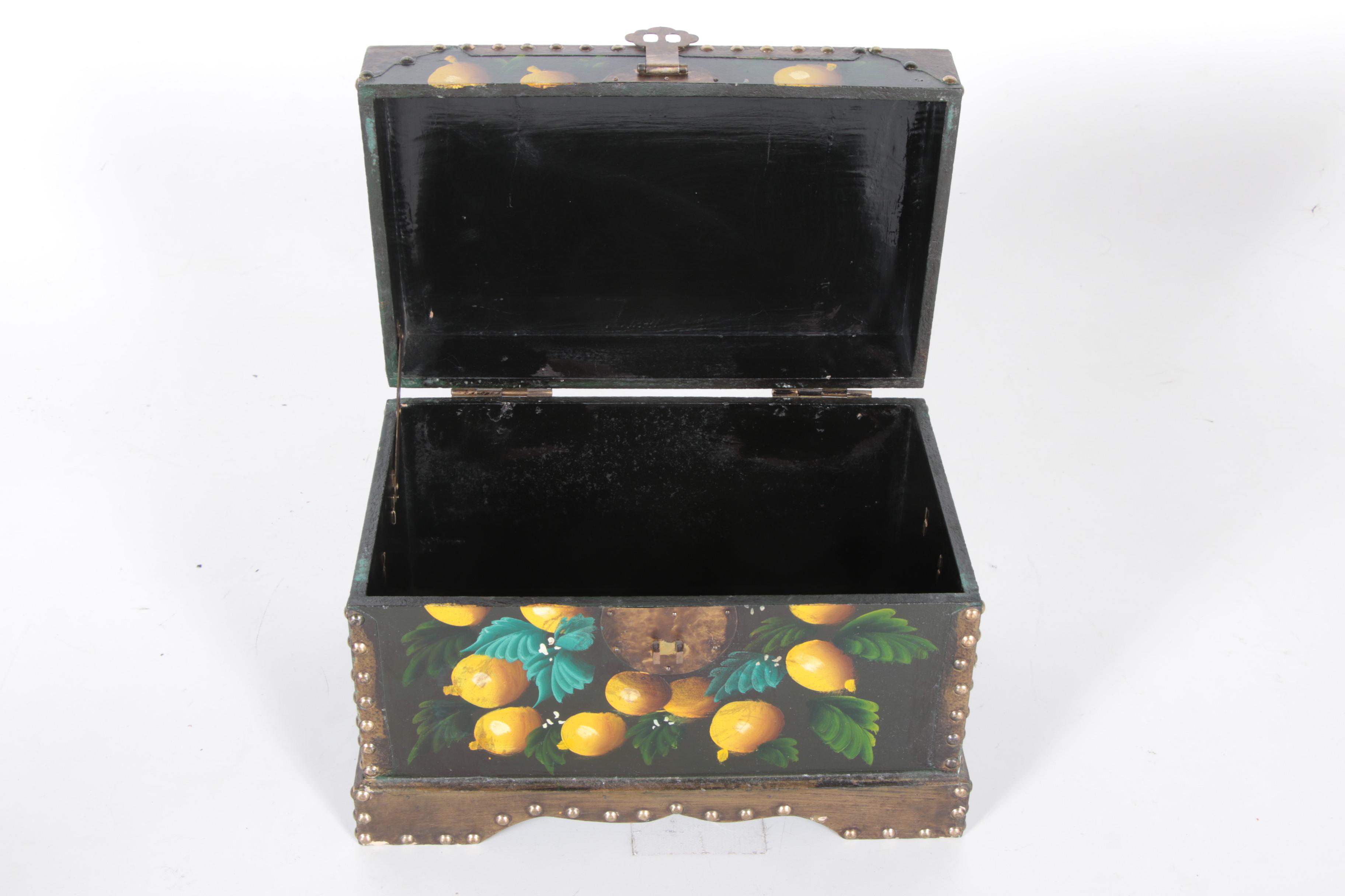 Lemon Motif Decorative Trunks