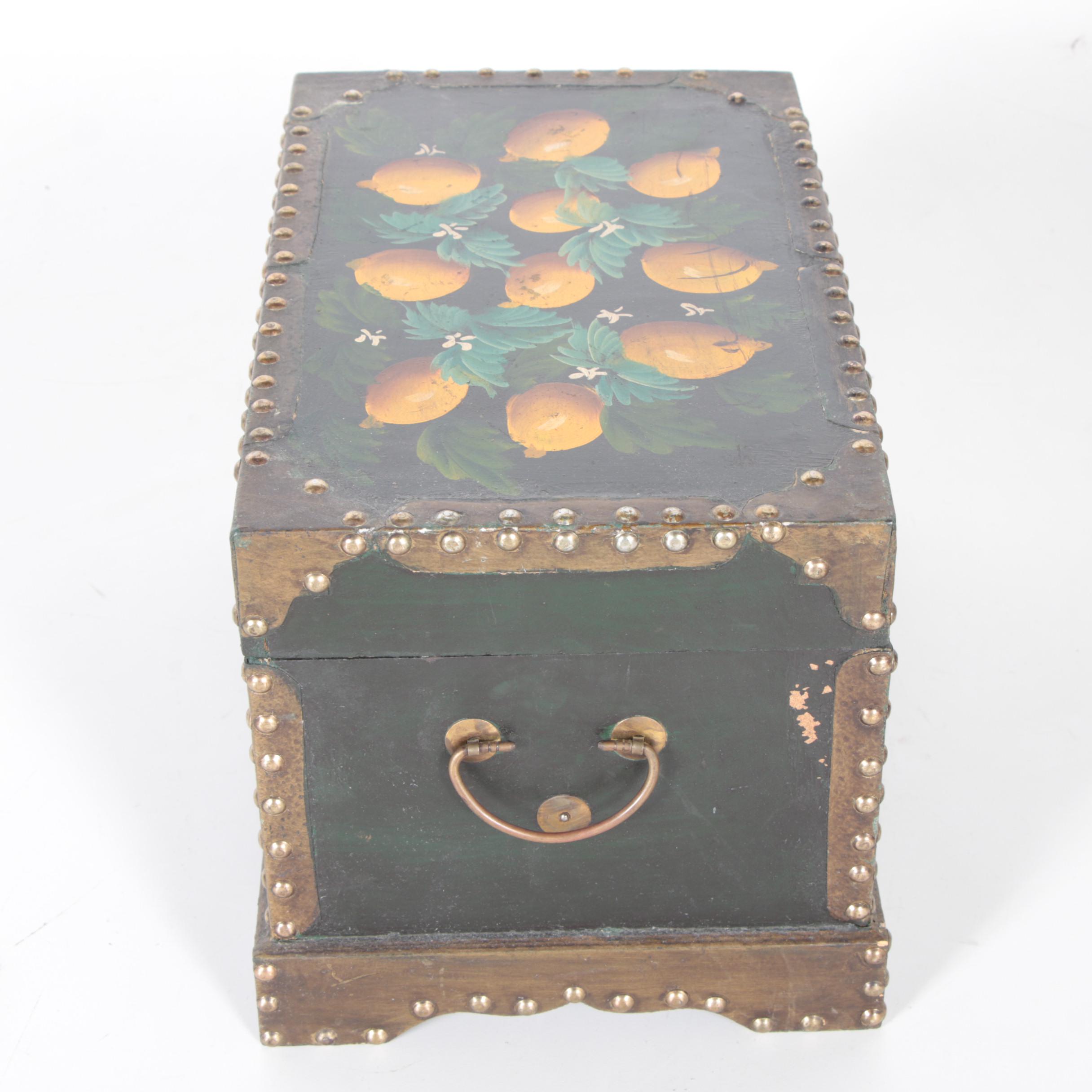 Lemon Motif Decorative Trunks