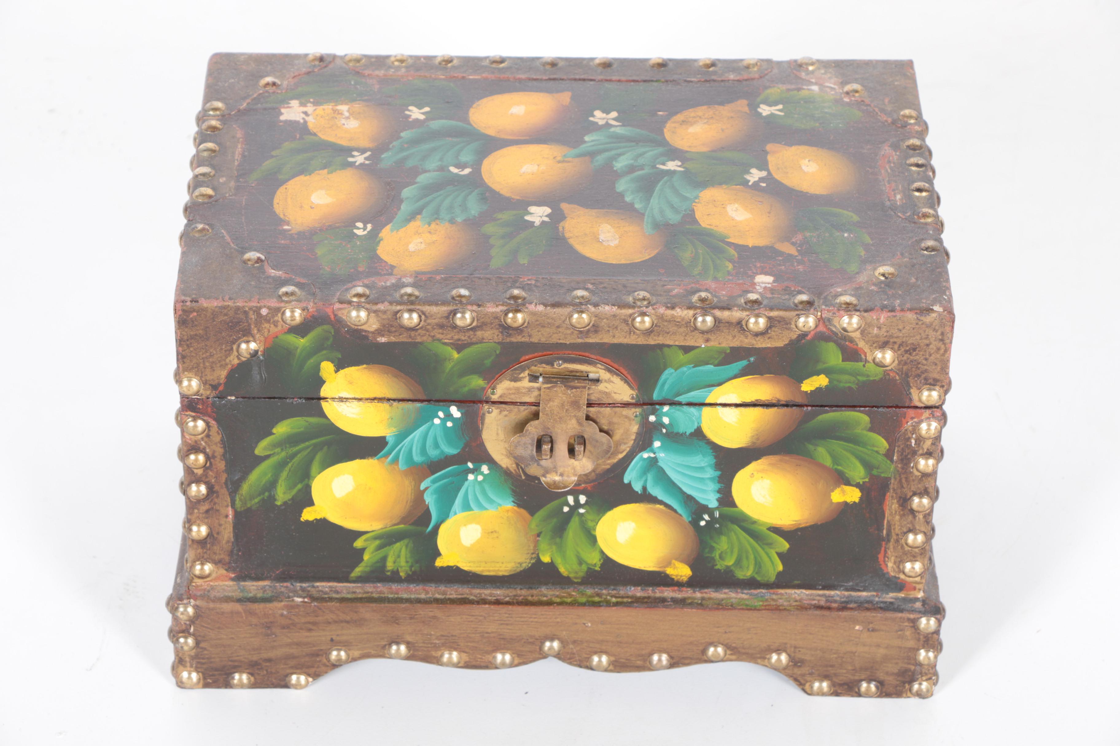 Lemon Motif Decorative Trunks