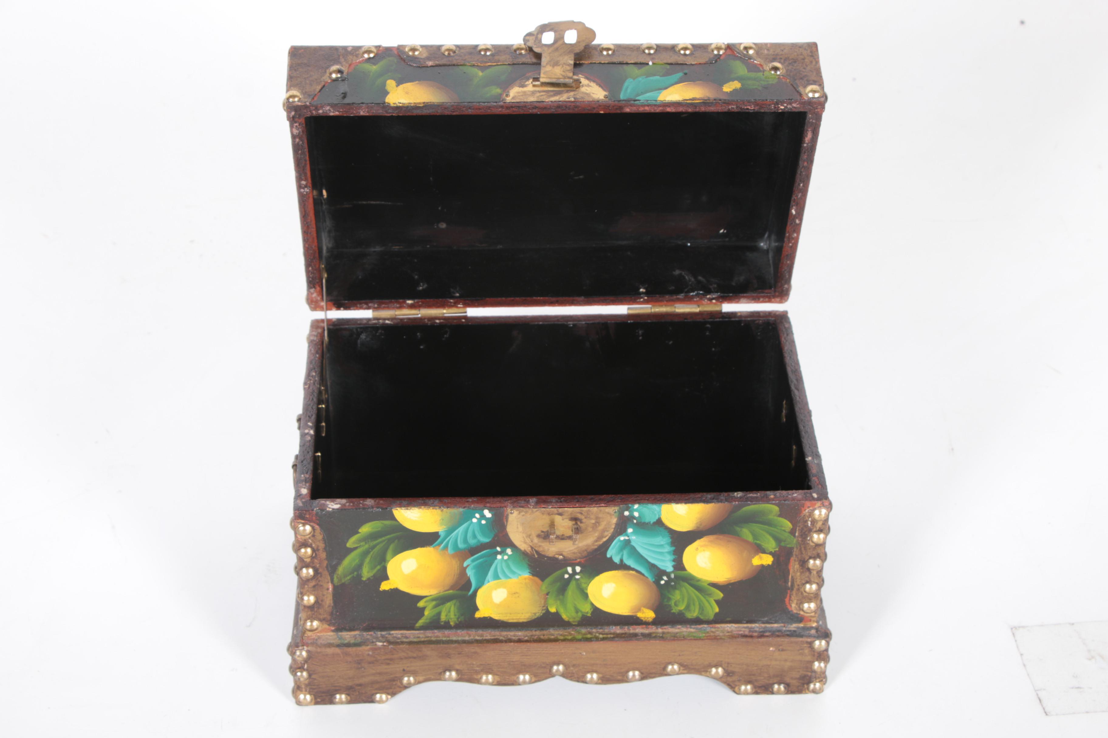 Lemon Motif Decorative Trunks