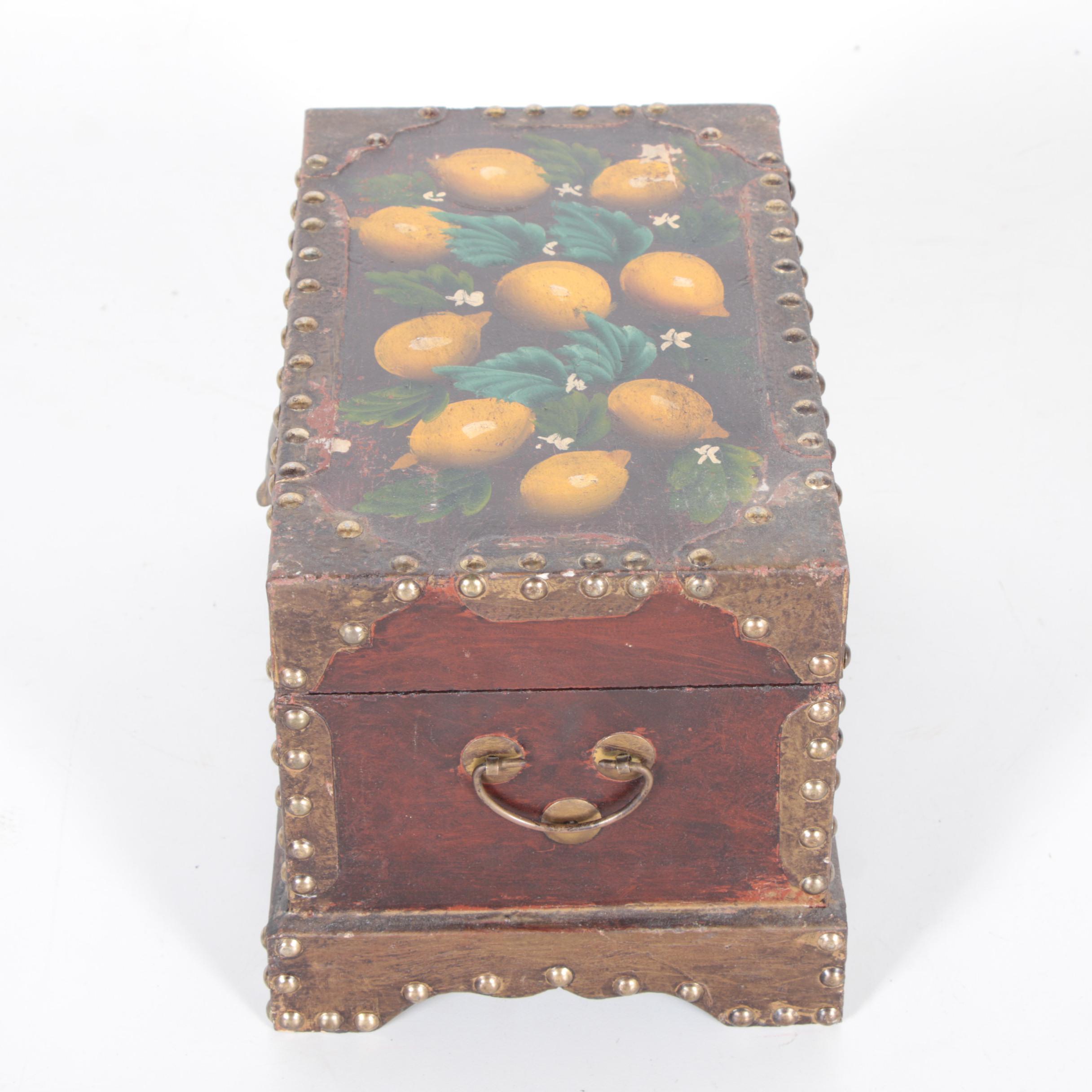 Lemon Motif Decorative Trunks