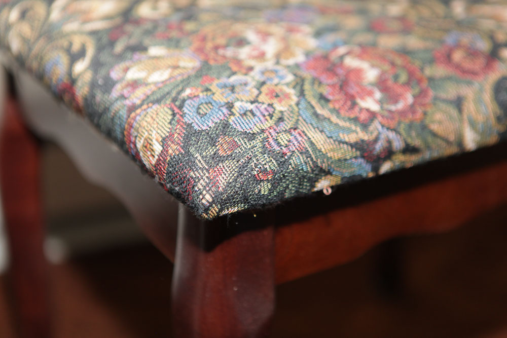 Queen Anne Style Vanity with Stool