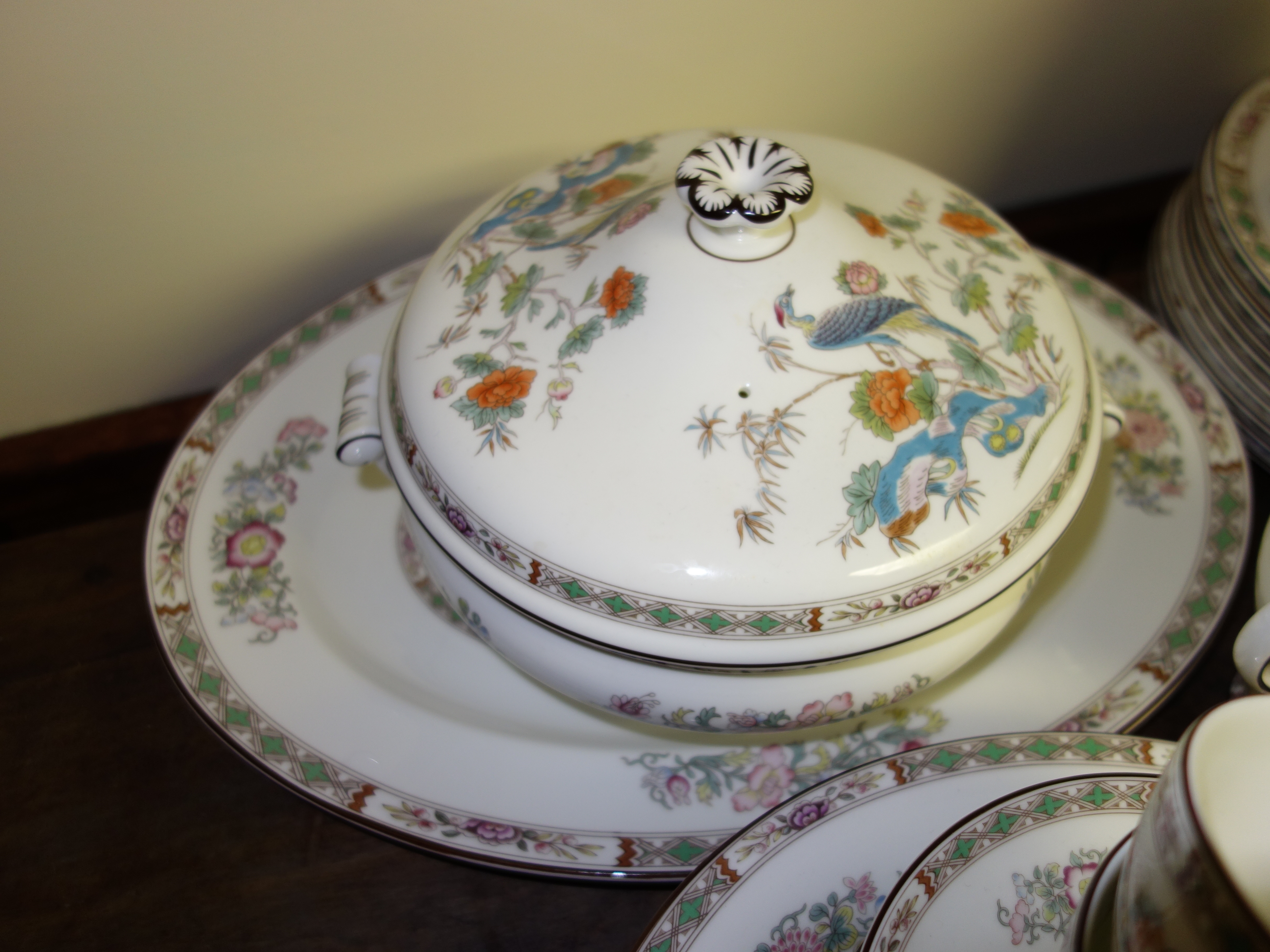 PRIORITY-Wedgwood "Kutani Crane" Bone China Set