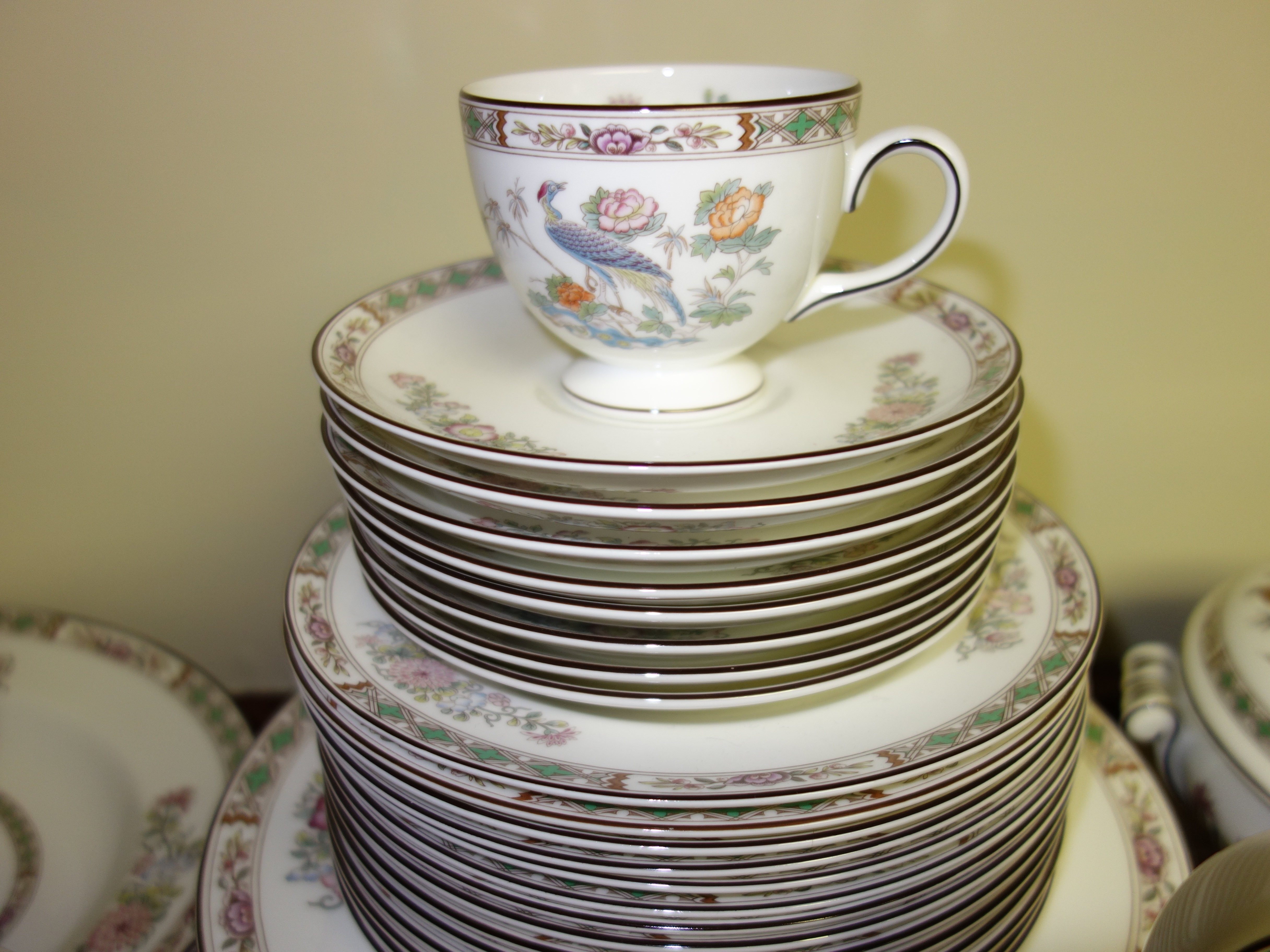 PRIORITY-Wedgwood "Kutani Crane" Bone China Set