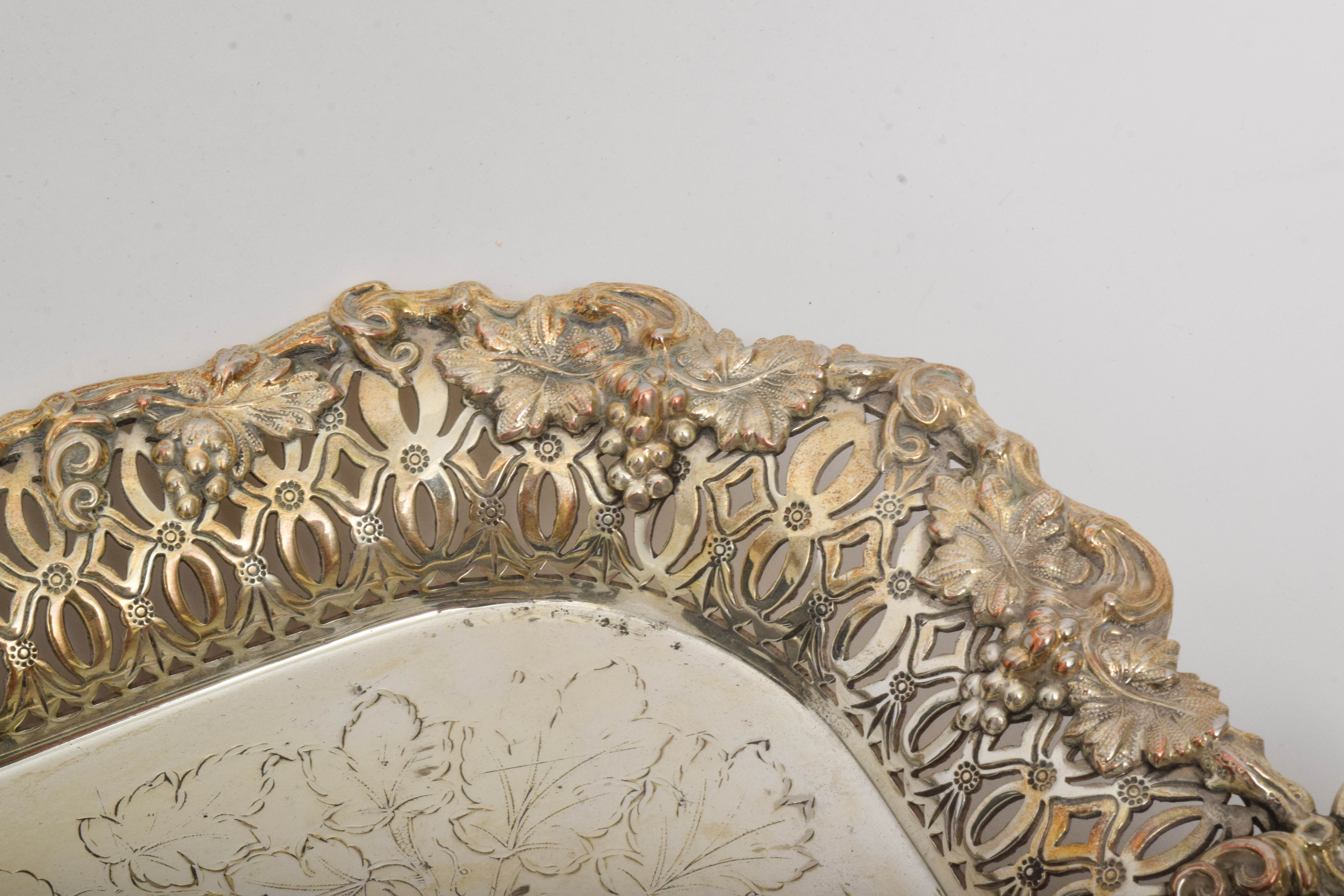 Ellis-Barker Silver Co. Grapevine Silver-Plated Serving Tray