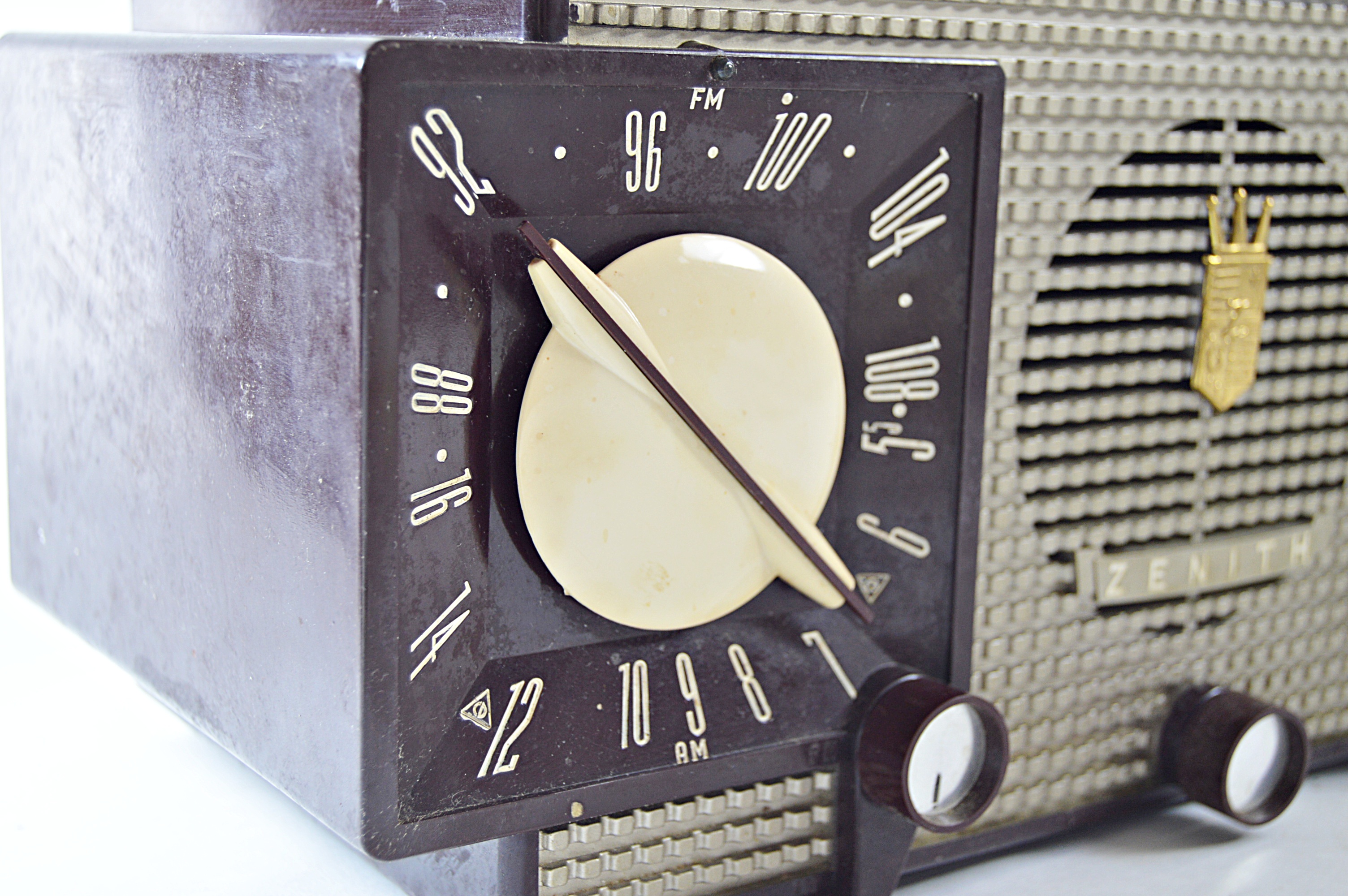 Mid Century Modern Zenith AMFM Radio
