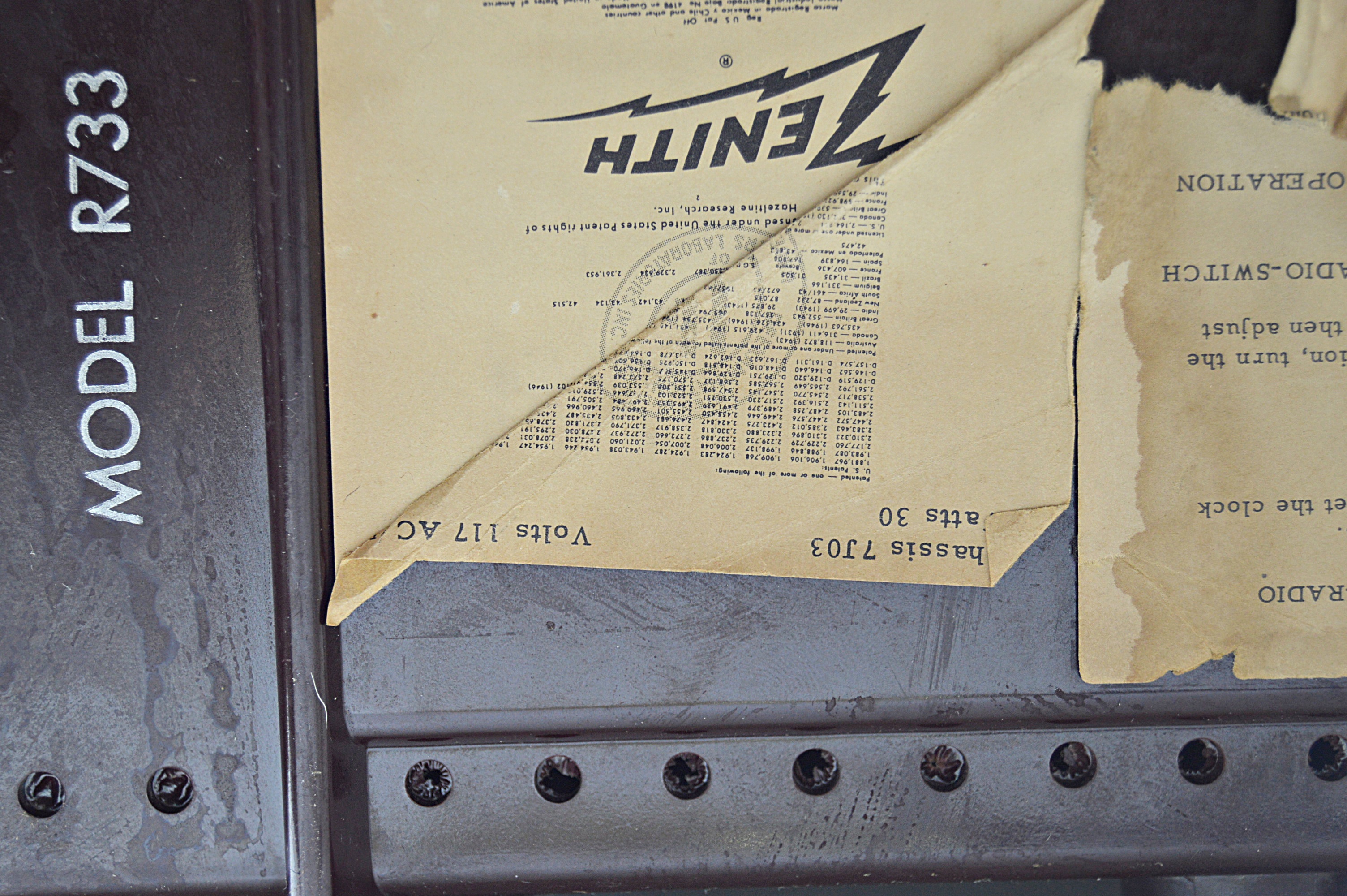 Mid Century Modern Zenith AMFM Radio