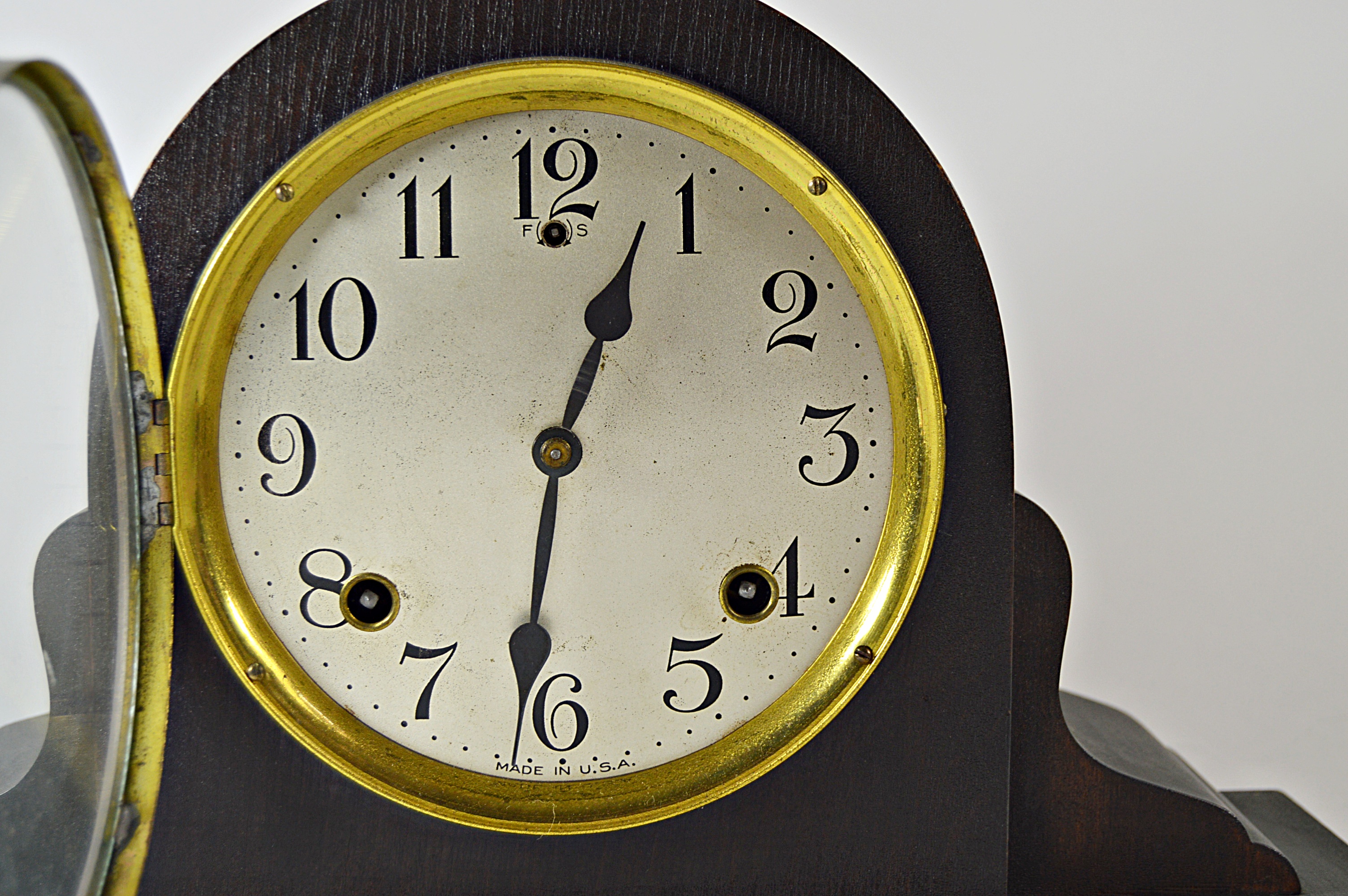 Vintage Wooden Mantle Clock