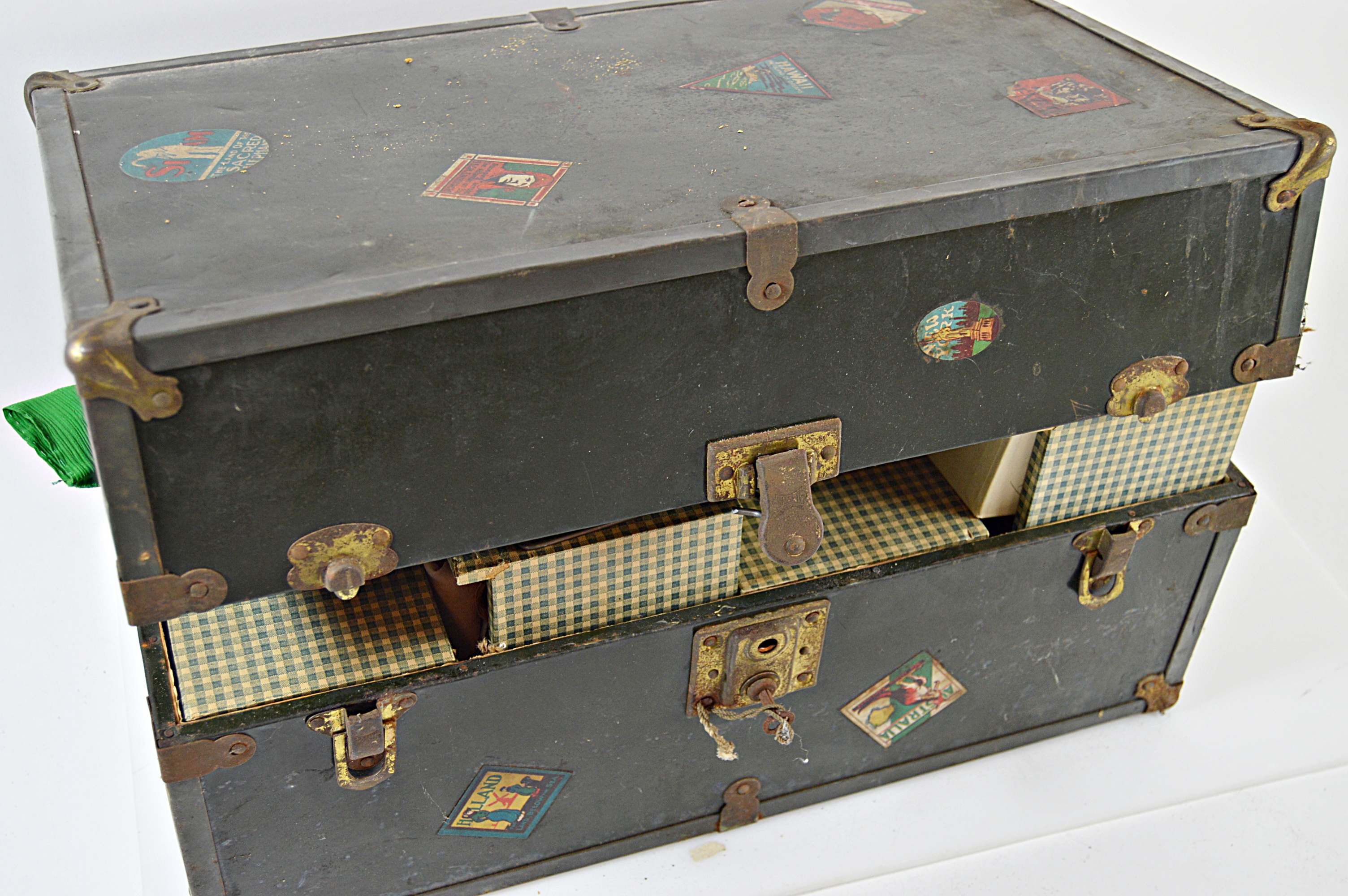 Antique and Vintage Dolls, Doll Clothes, Trunks