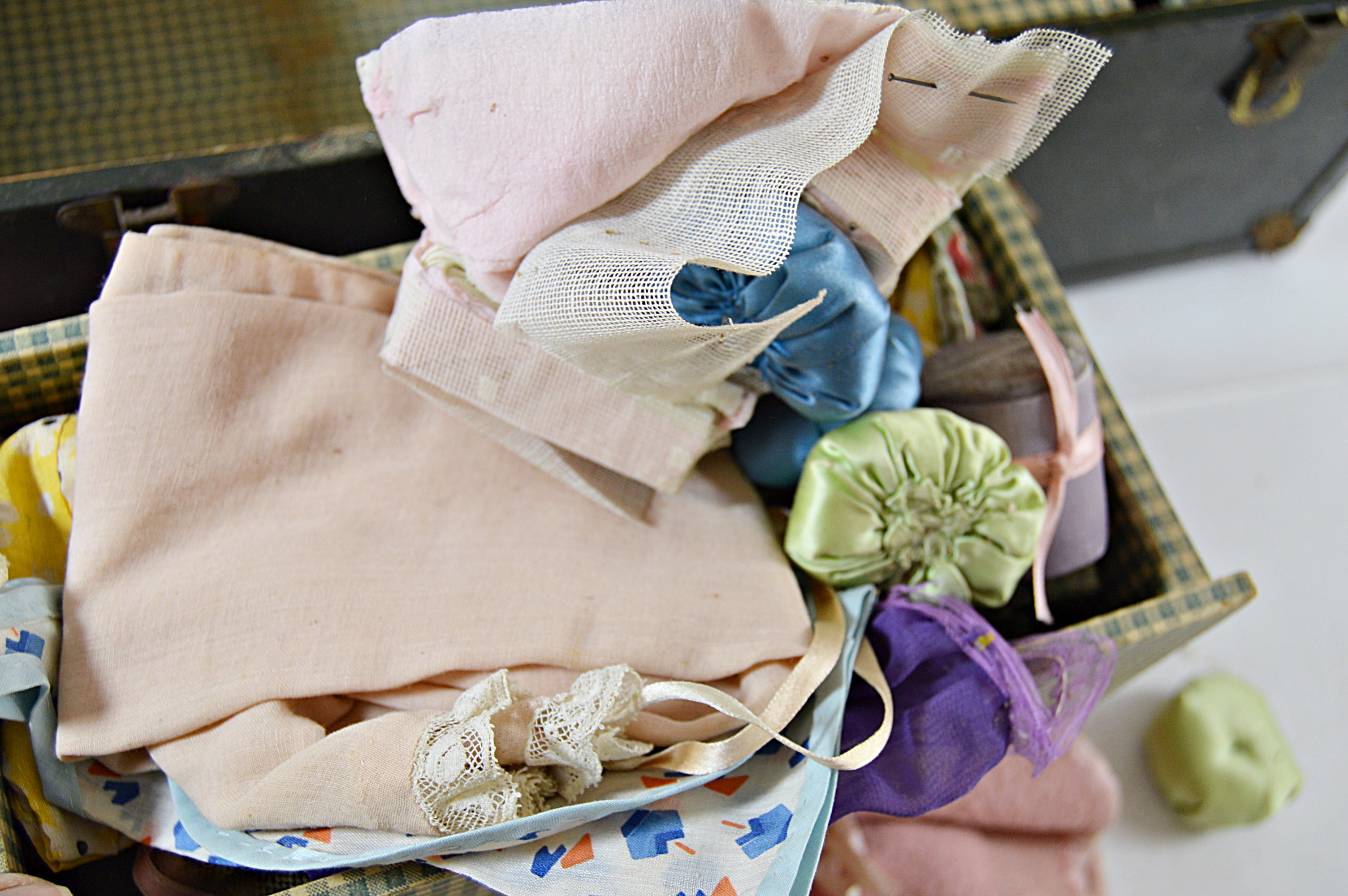 Antique and Vintage Dolls, Doll Clothes, Trunks