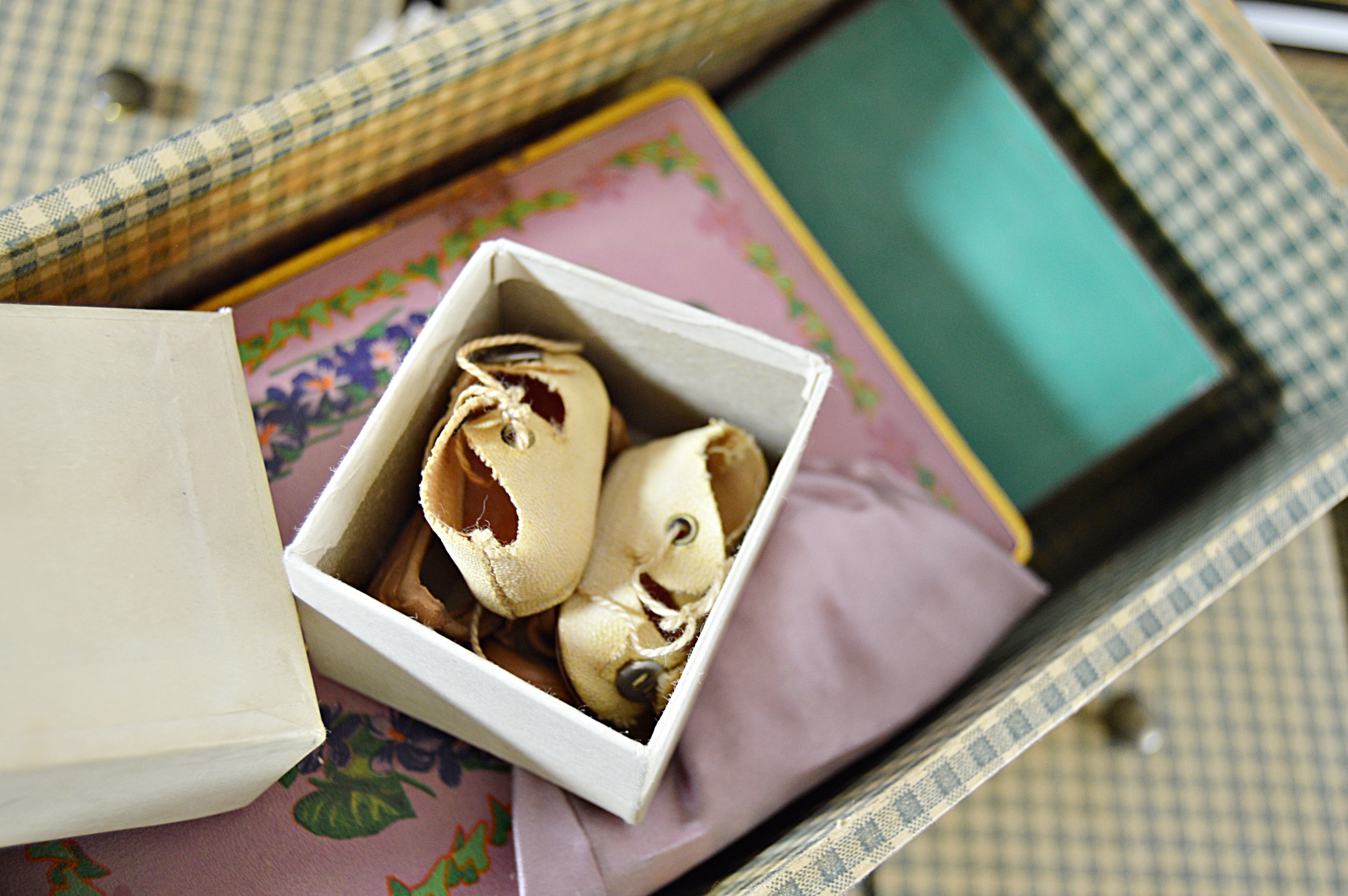 Antique and Vintage Dolls, Doll Clothes, Trunks