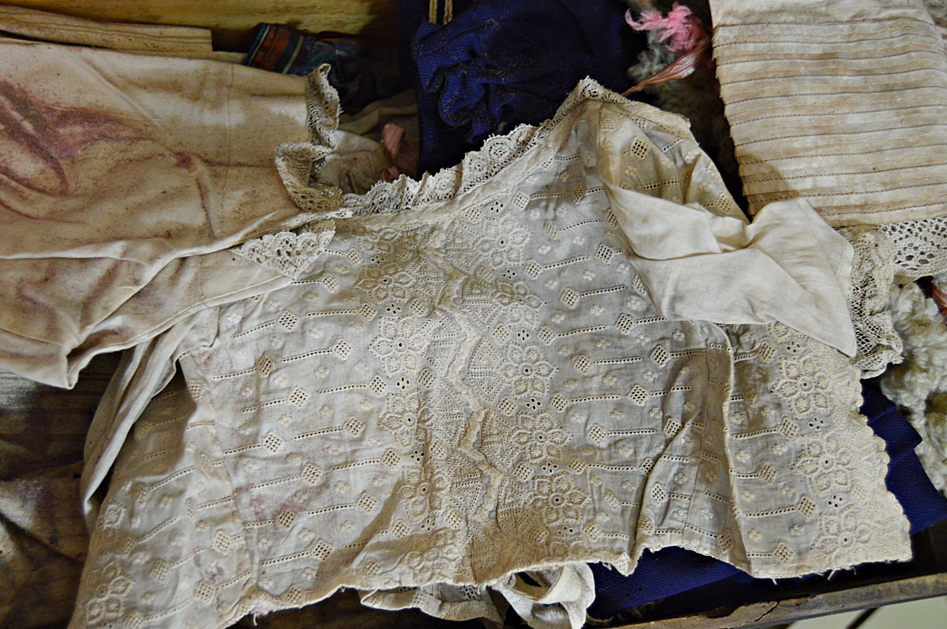 Antique and Vintage Dolls, Doll Clothes, Trunks