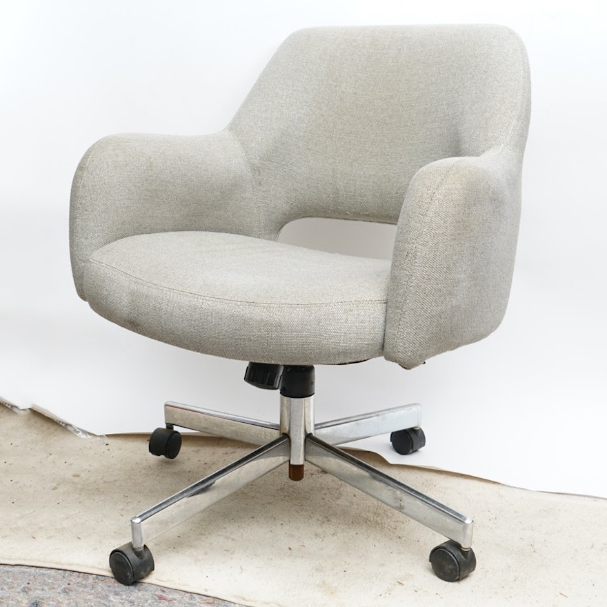 Mid Century Modern Upholstered Swivel Club Chair