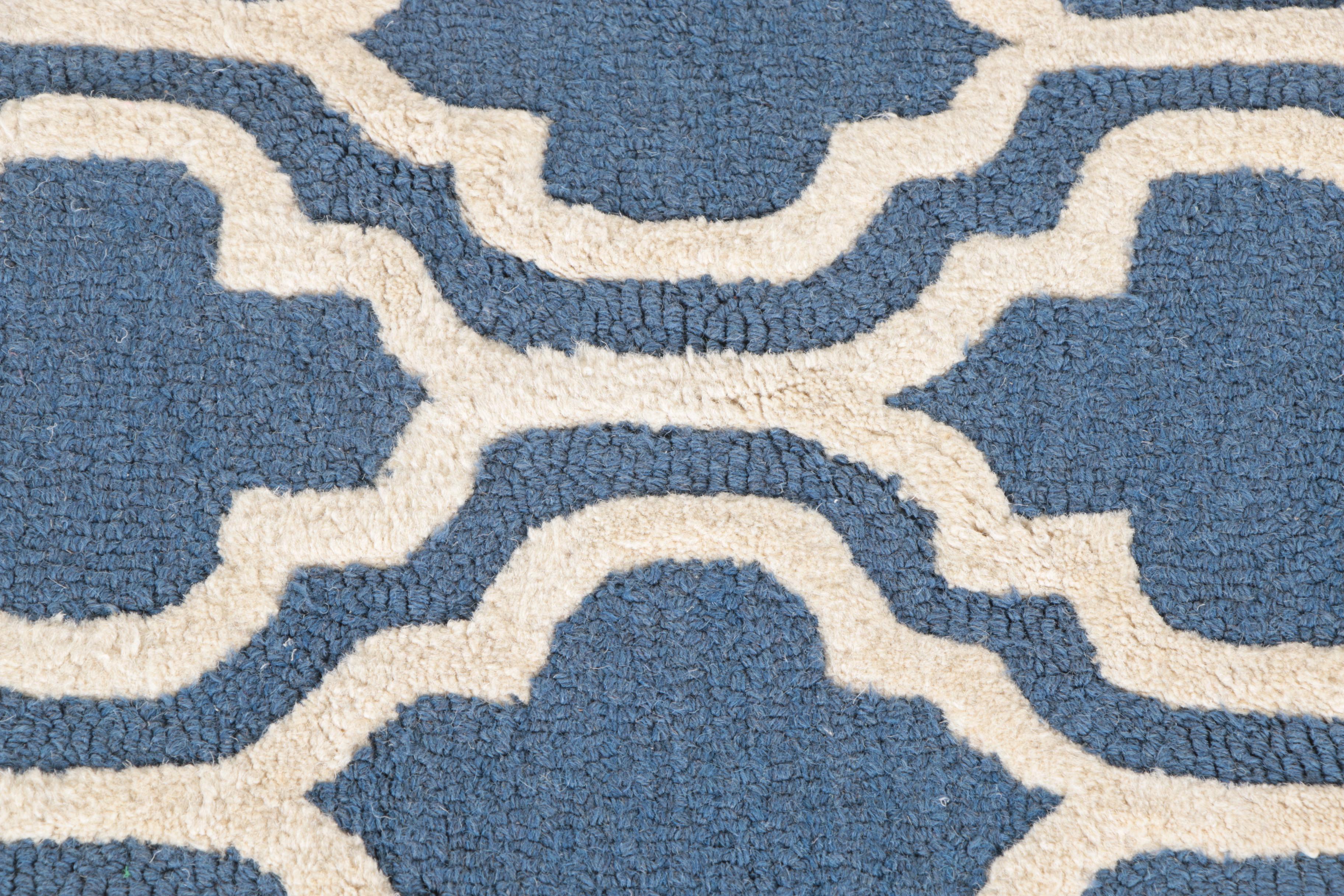 Hand Hooked Quatrefoil Round Wool Area Rug